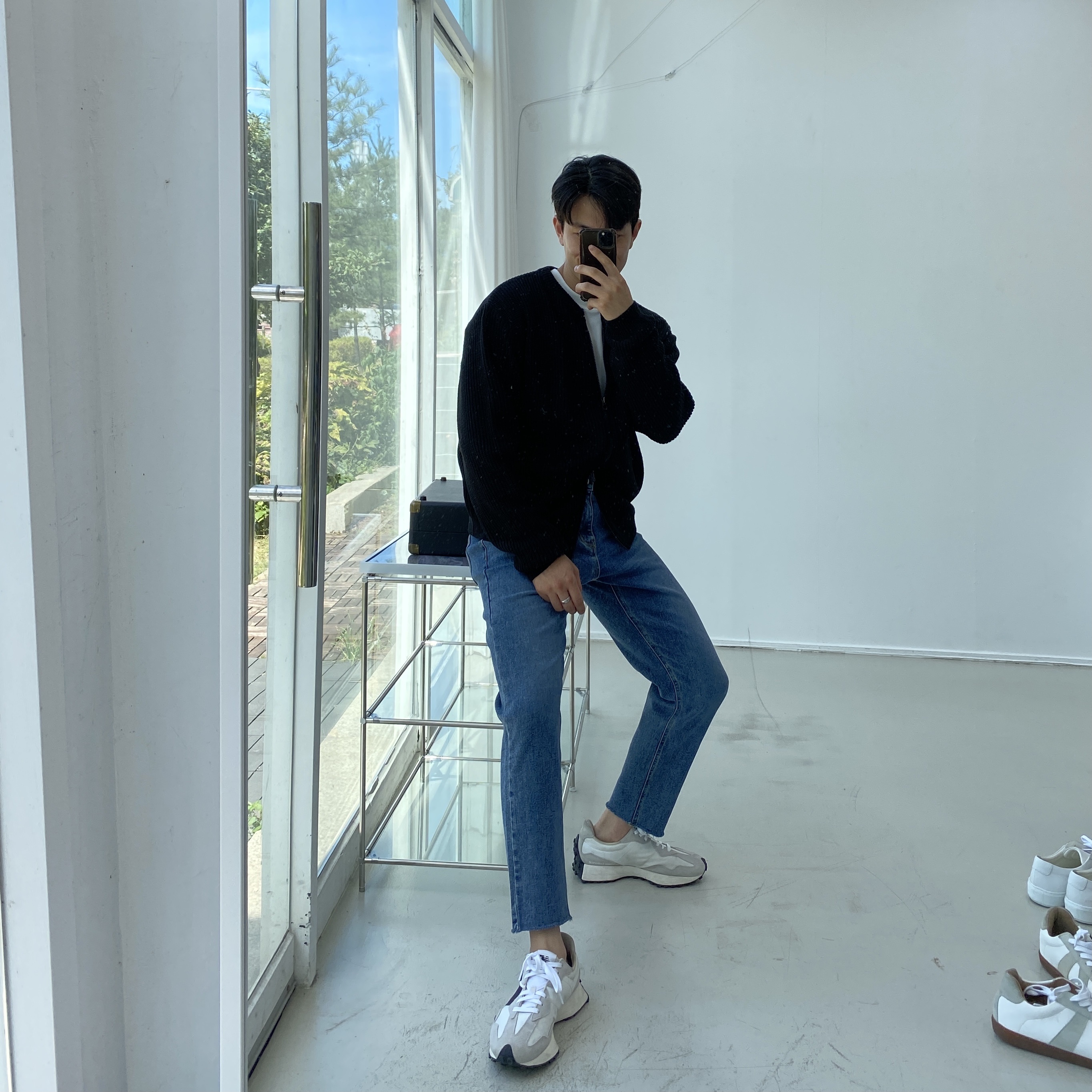 New Balance 327 White Black 착용 스타일