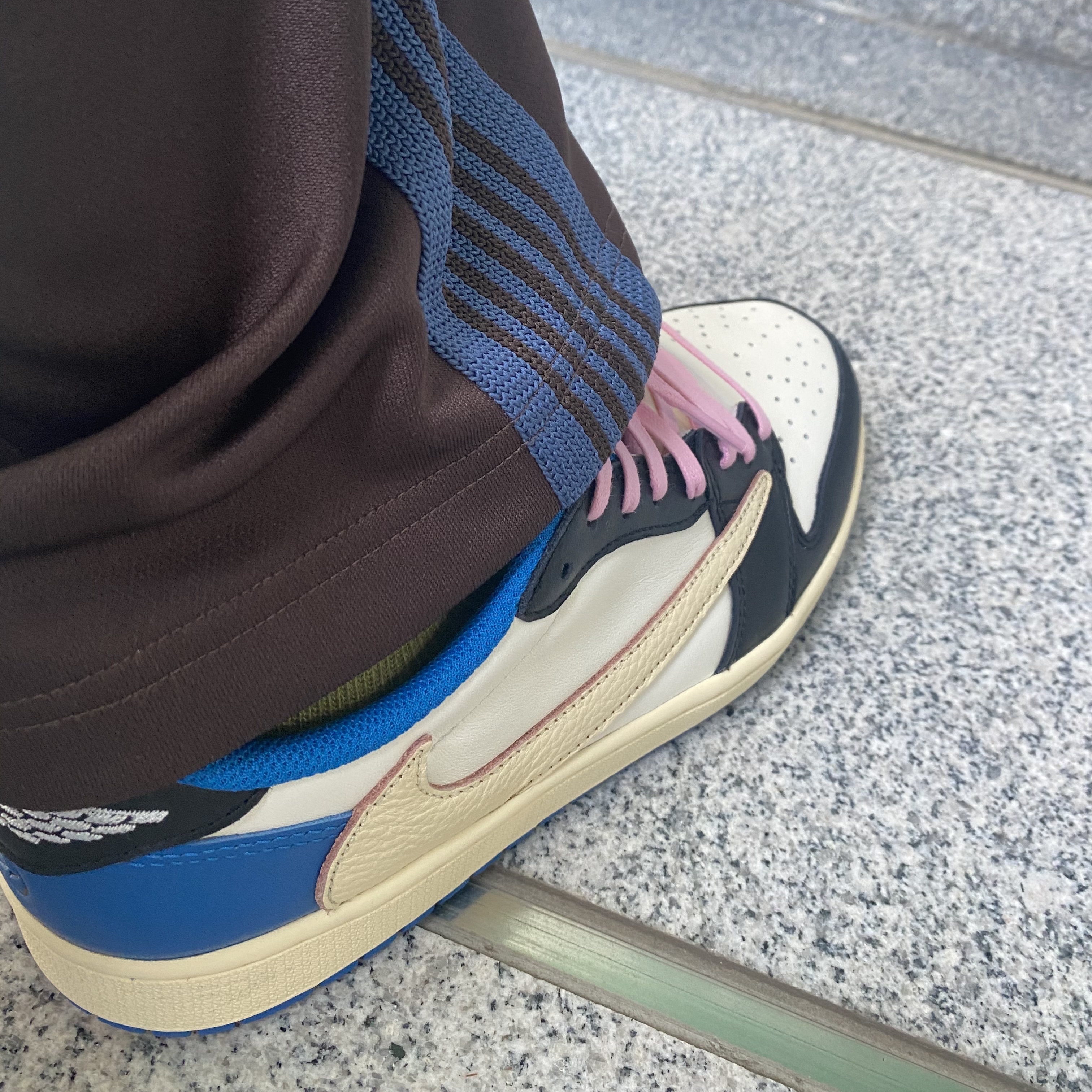 Jordan 1 x Travis Scott x Fragment Retro Low OG SP Military Blue 착용 스타일