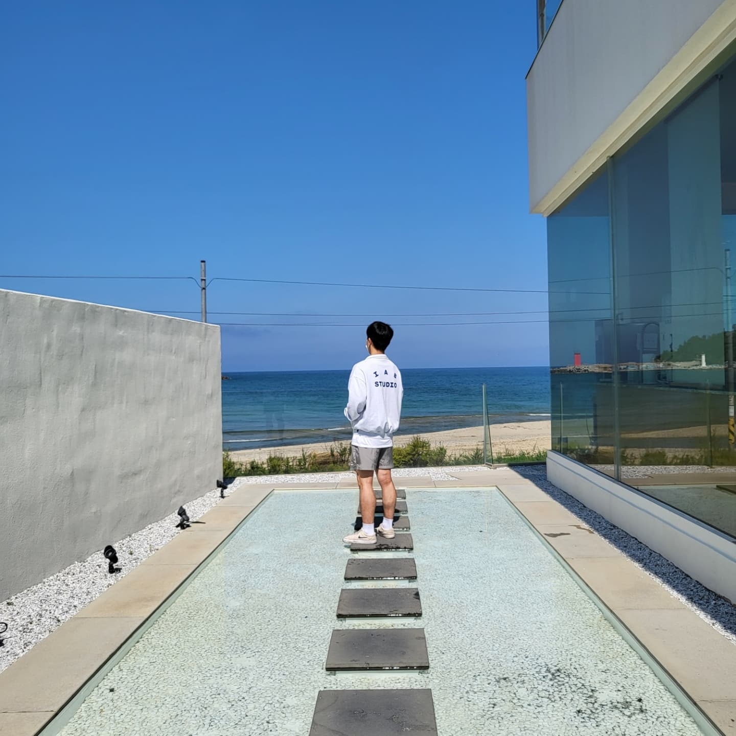 IAB Studio Half Zip Pullover Light Gray, IAB Studio Woven Shorts Gray 착용 스타일