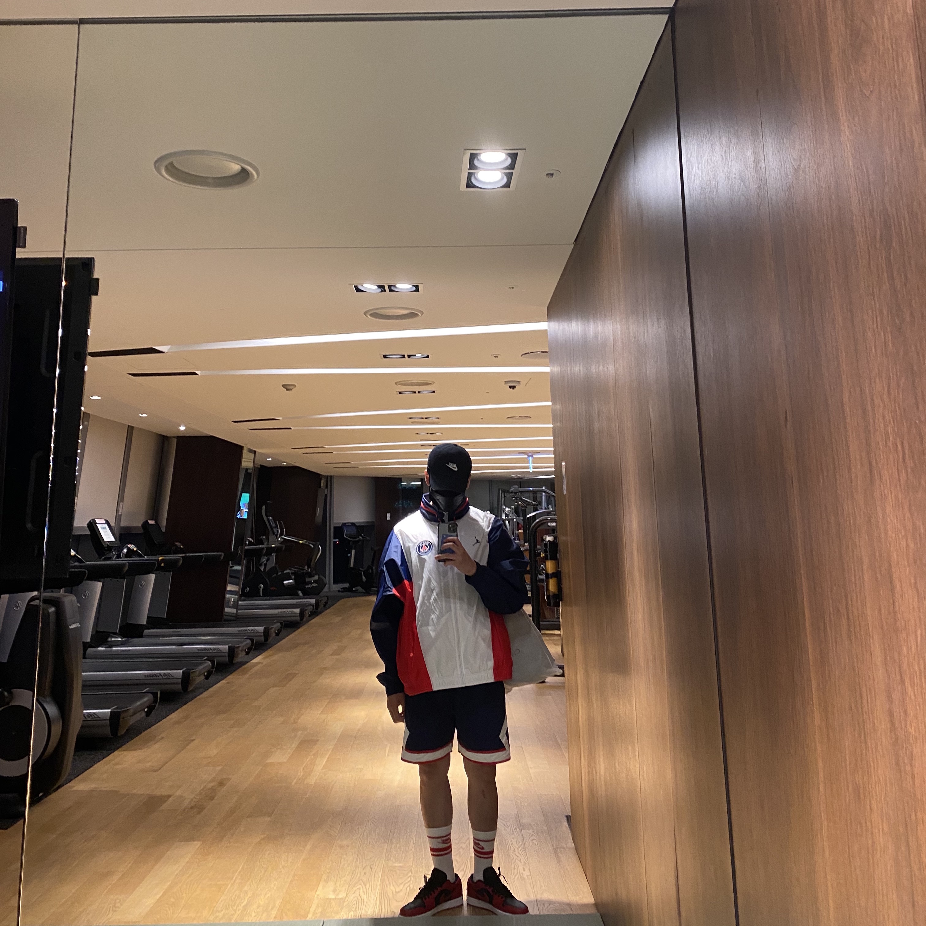Jordan 1 Low Varsity Red 착용 스타일 - 2