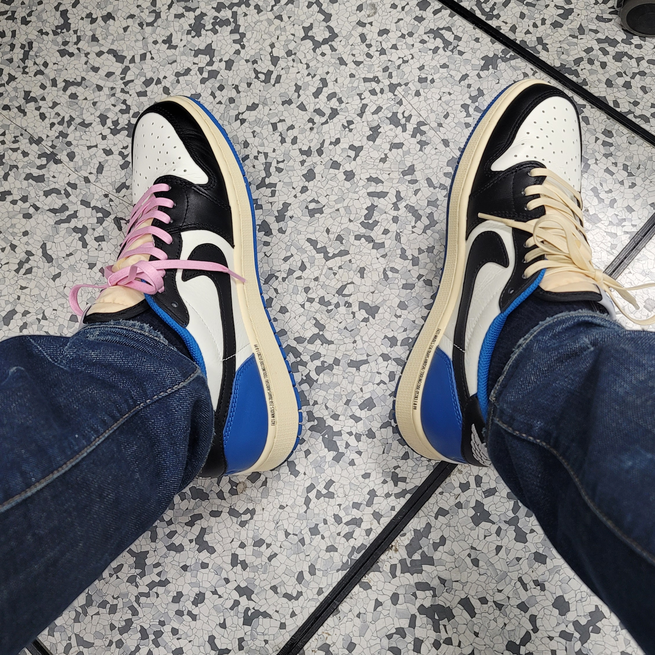 Jordan 1 x Travis Scott x Fragment Retro Low OG SP Military Blue 착용 스타일