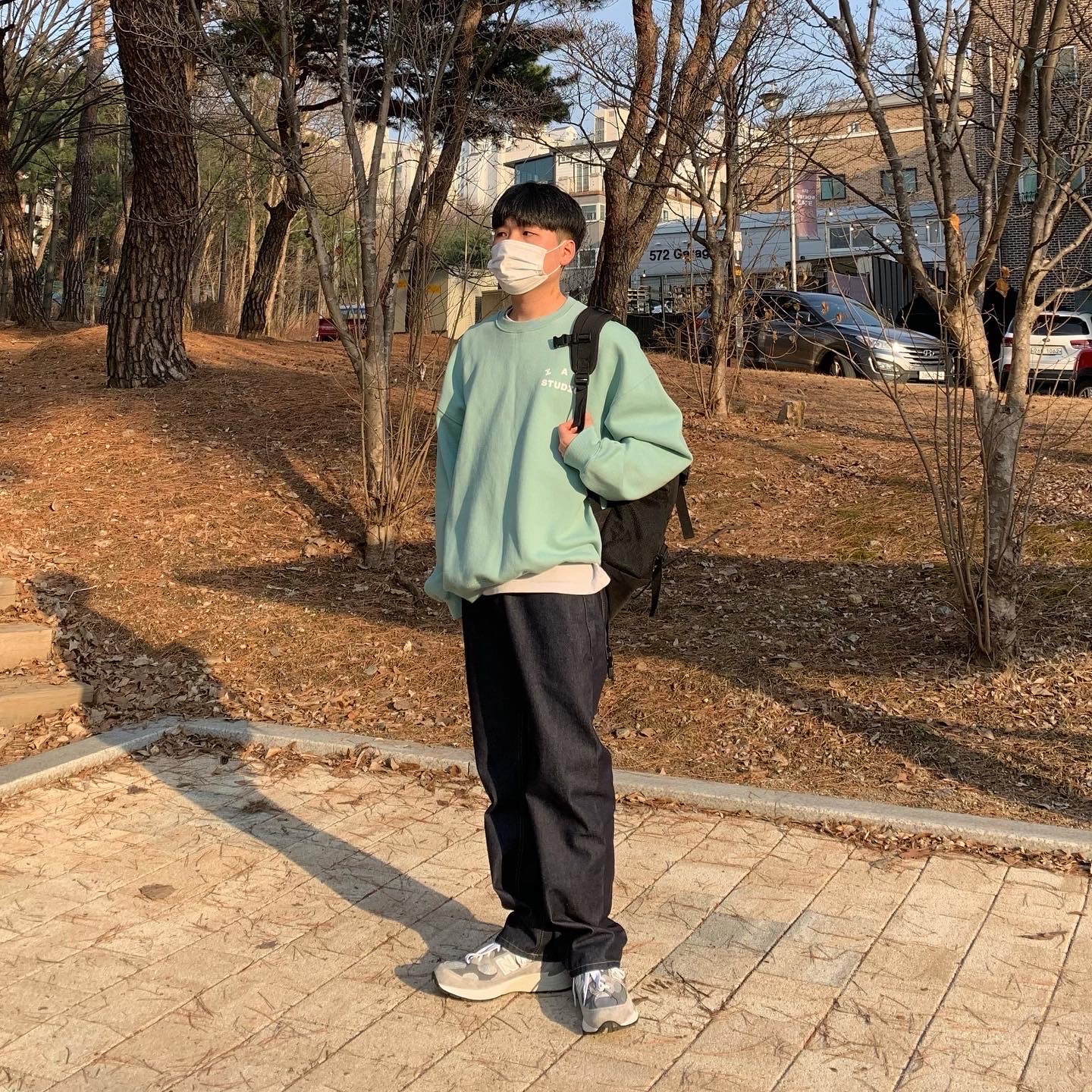 IAB Studio Crewneck Ash Green, New Balance 992 Made in USA Grey - D Standard 착용 스타일 - 1