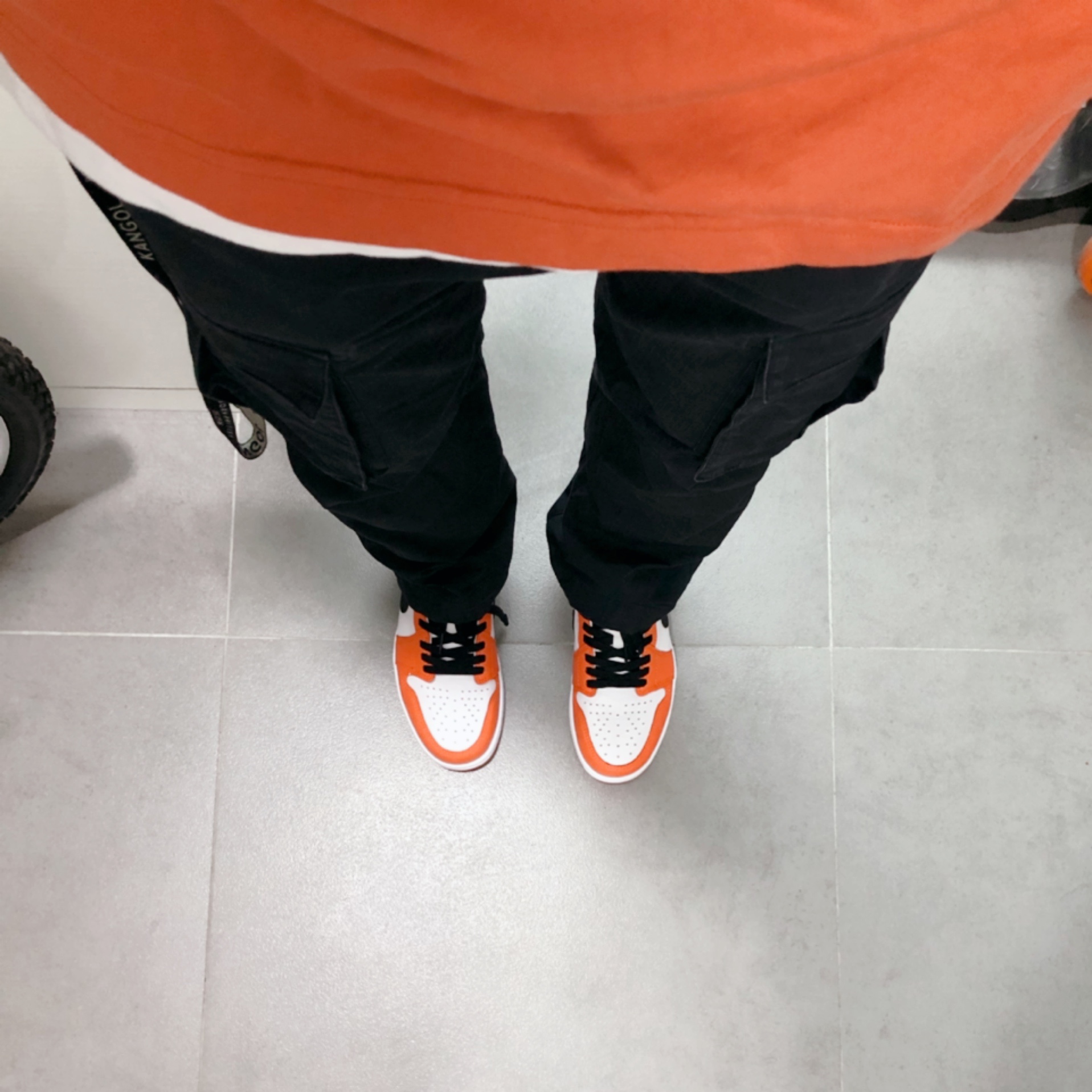 Jordan 1 Low OG Starfish, Palace x Arc'teryx T-Shirt Ochre - 20FW 착용 스타일 - 4