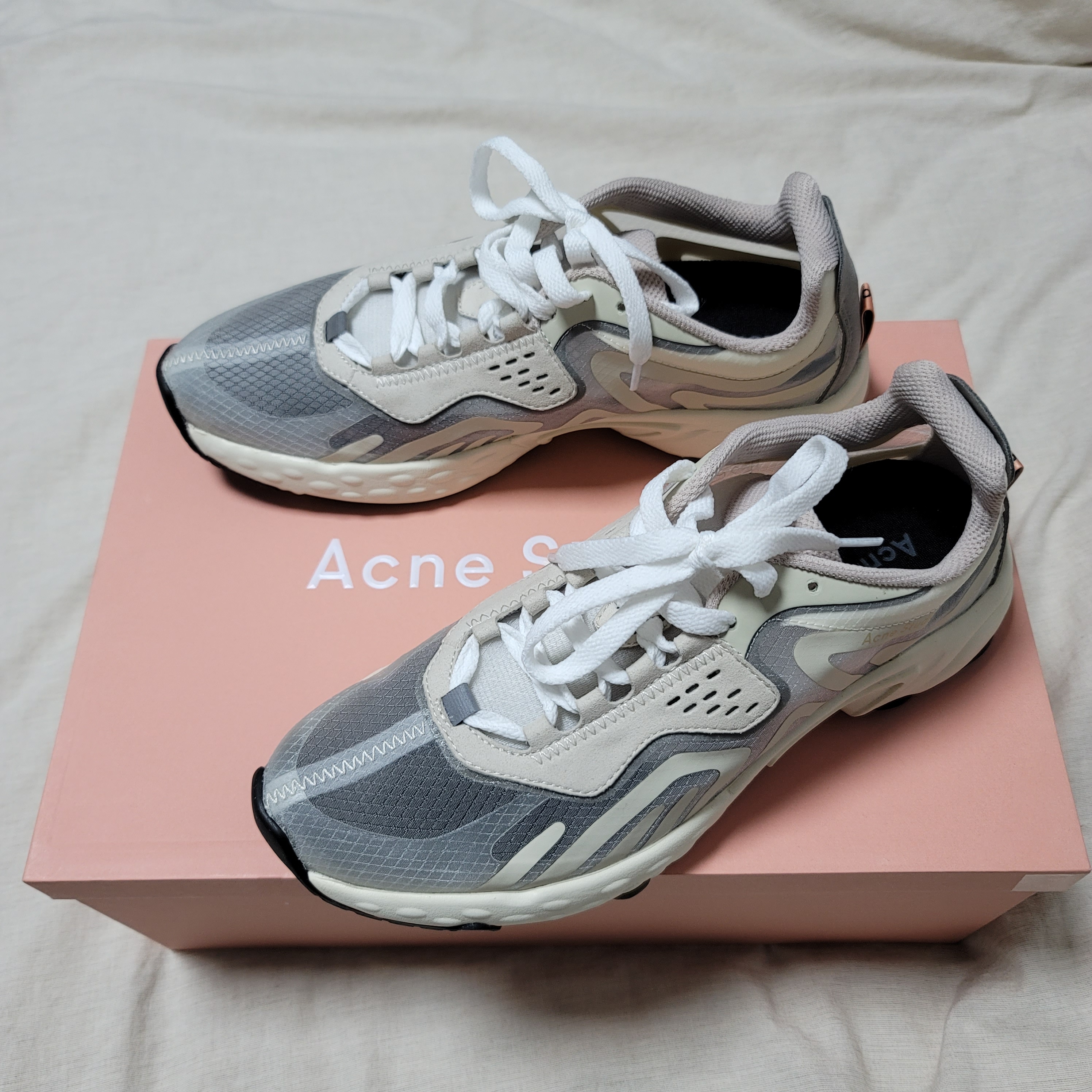Acne Studios Ripstop Technical Trainers White Ivory 착용 스타일