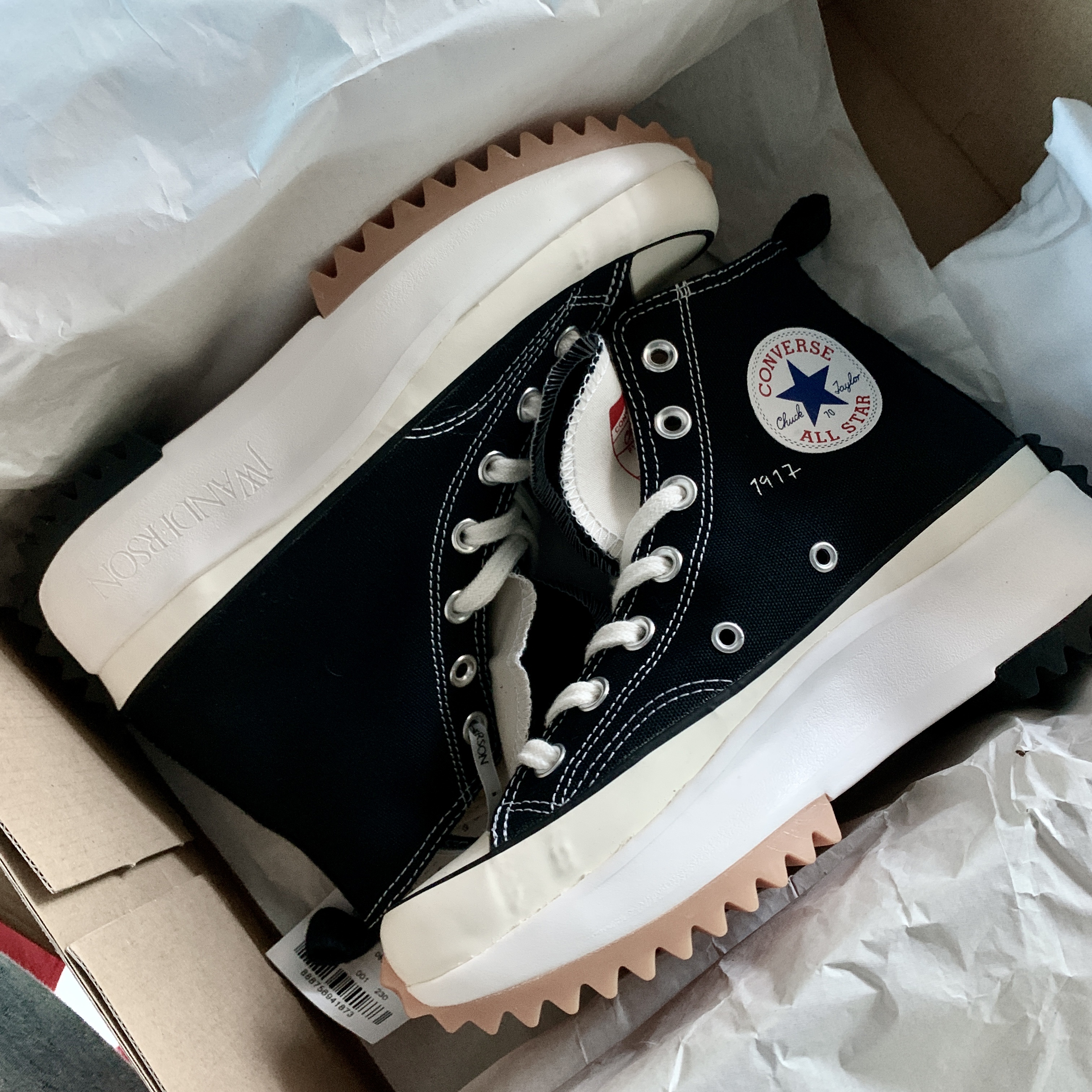 Converse x JW Anderson Run Star Hike Hi Black 착용 스타일