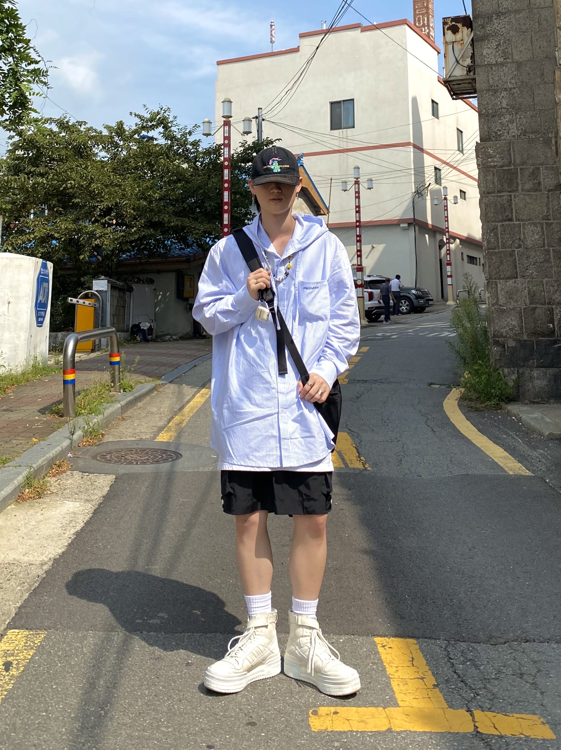 (W) Adidas Triple Platforum Hi Off White 착용 스타일 - 1