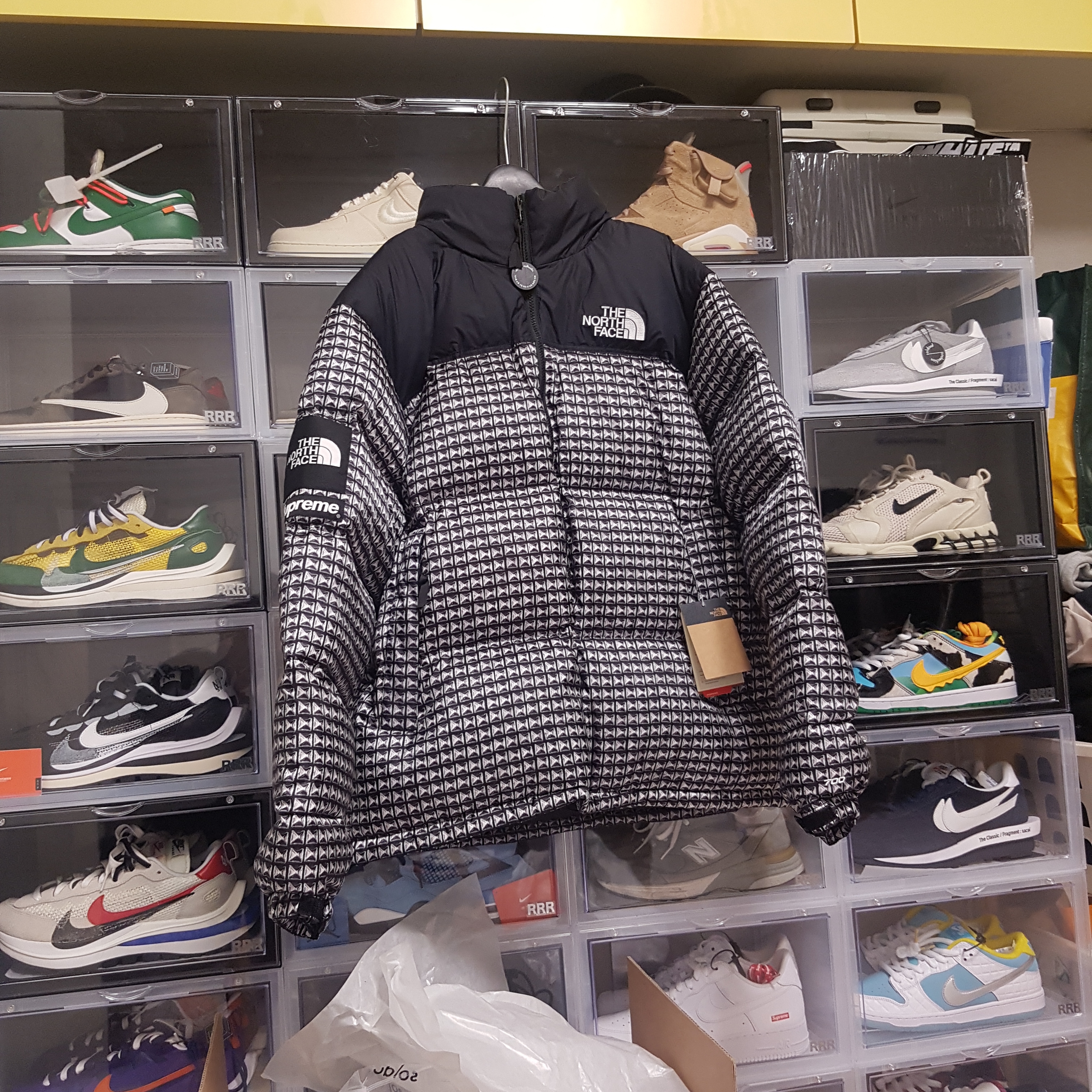 Supreme x The North Face Studded Nuptse Jacket Black - 21SS 착용 스타일