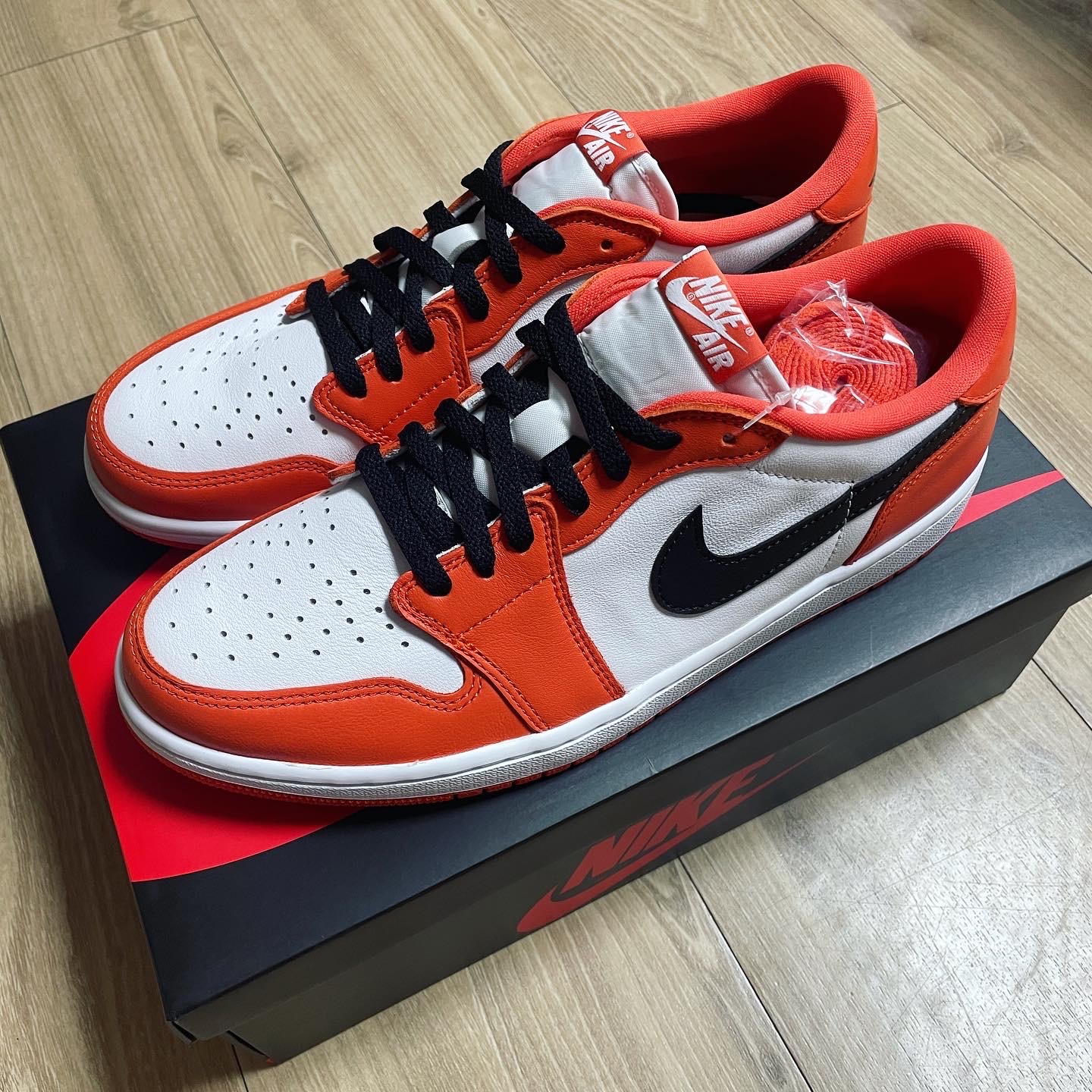 Jordan 1 Low OG Starfish 착용 스타일 - 1