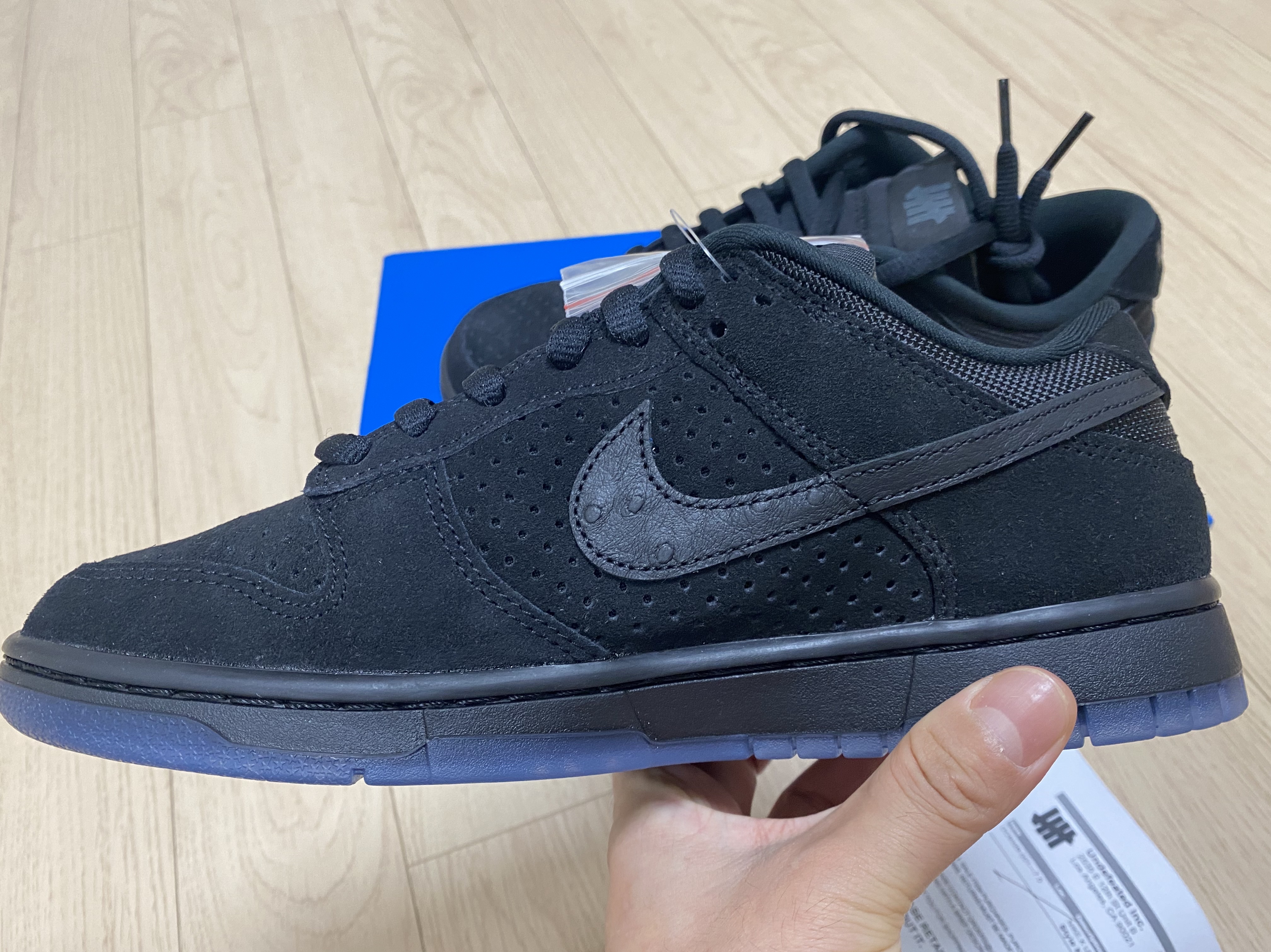 Nike x Undefeated Dunk Low SP 5 On It Black 착용 스타일 - 2