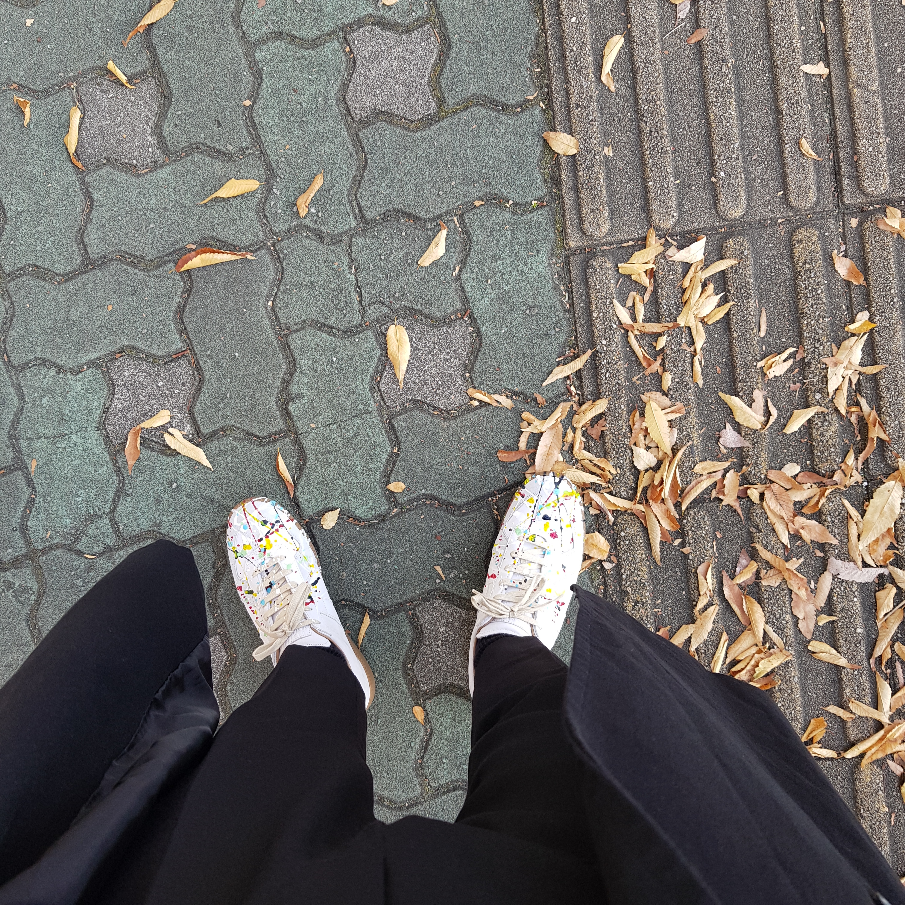 Maison Margiela Replica Paint Drop Sneakers 착용 스타일