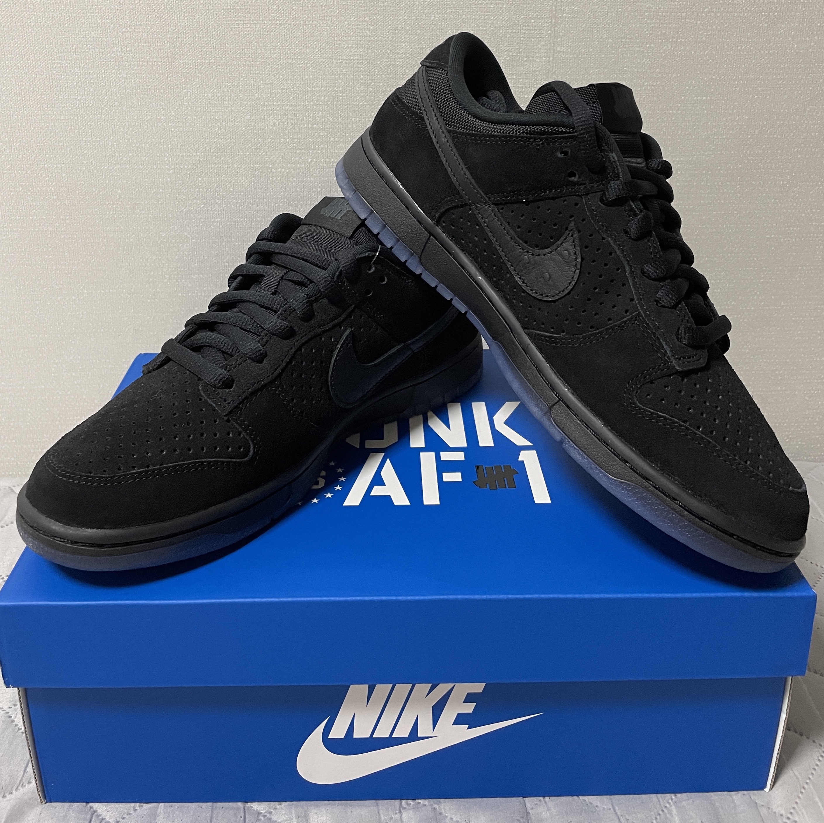 Nike x Undefeated Dunk Low SP 5 On It Black 착용 스타일