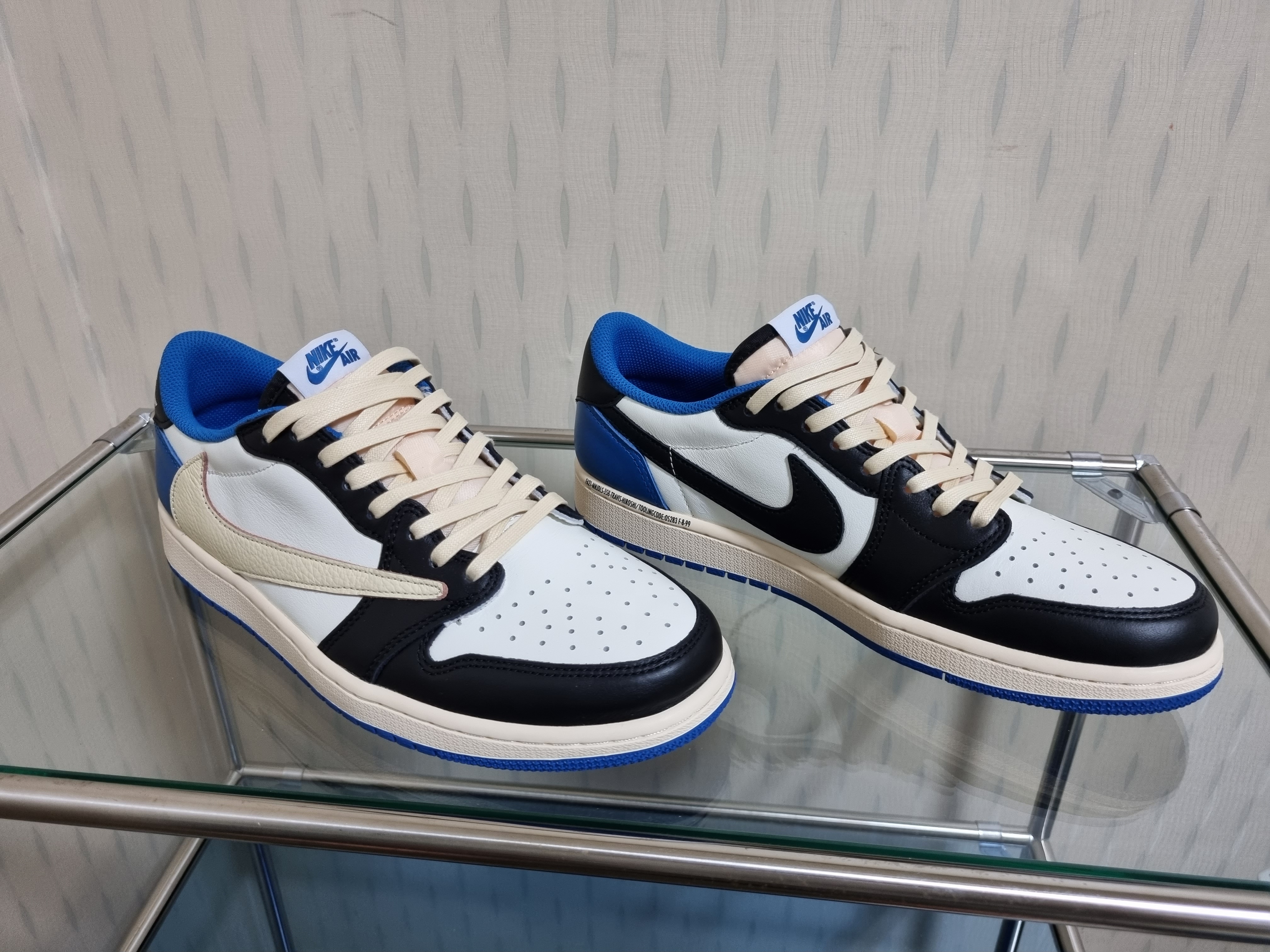 Jordan 1 x Travis Scott x Fragment Retro Low OG SP Military Blue 착용 스타일 - 3