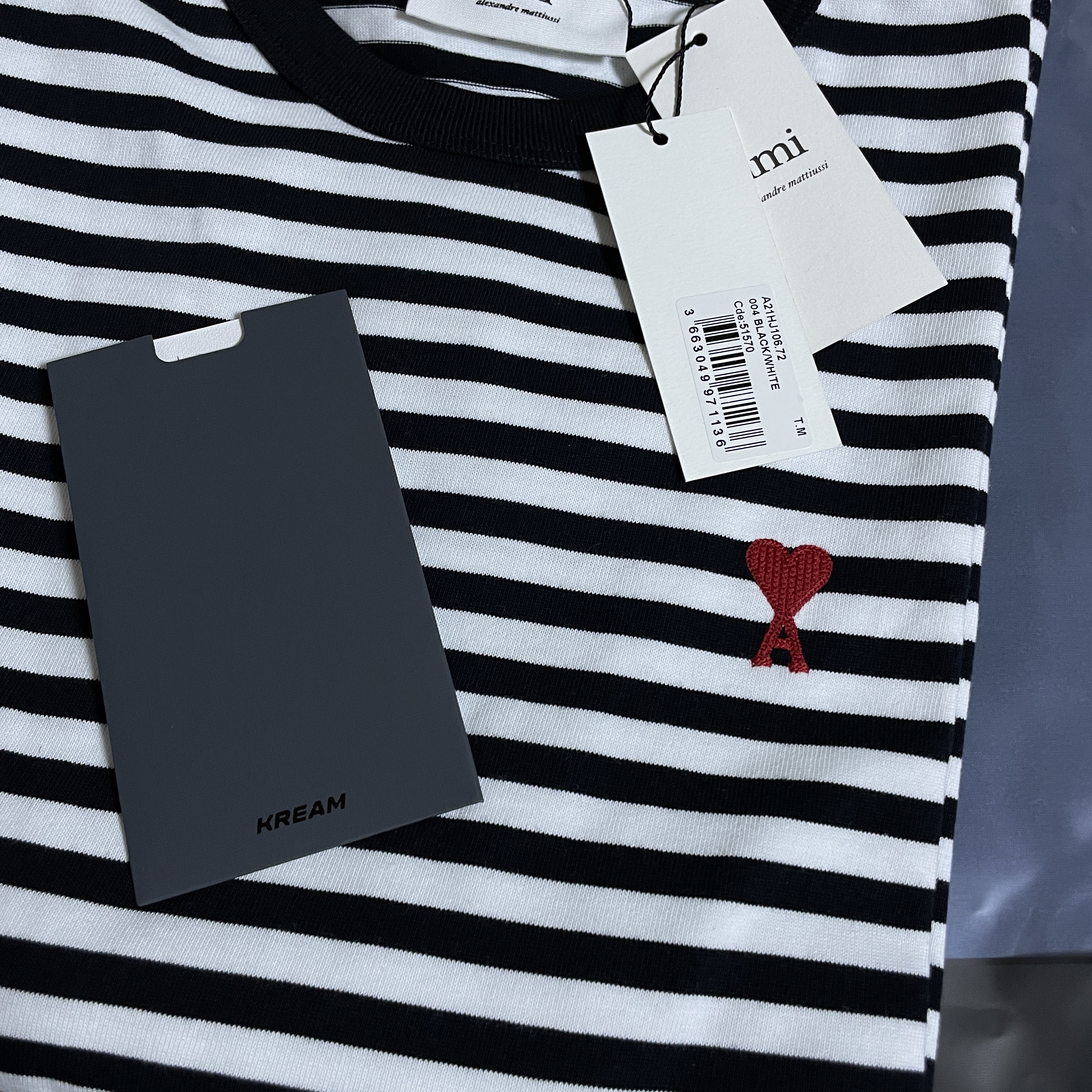 AMI de Coeur Mariniere Black 착용 스타일
