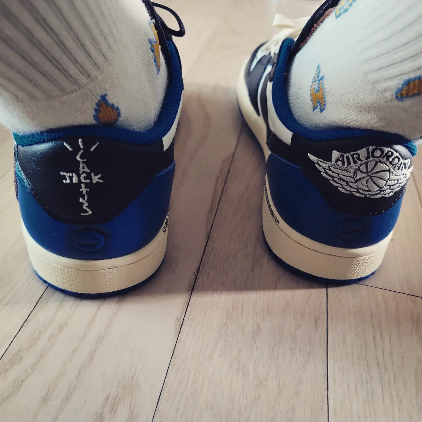 Jordan 1 x Travis Scott x Fragment Retro Low OG SP Military Blue 착용 스타일 - 3