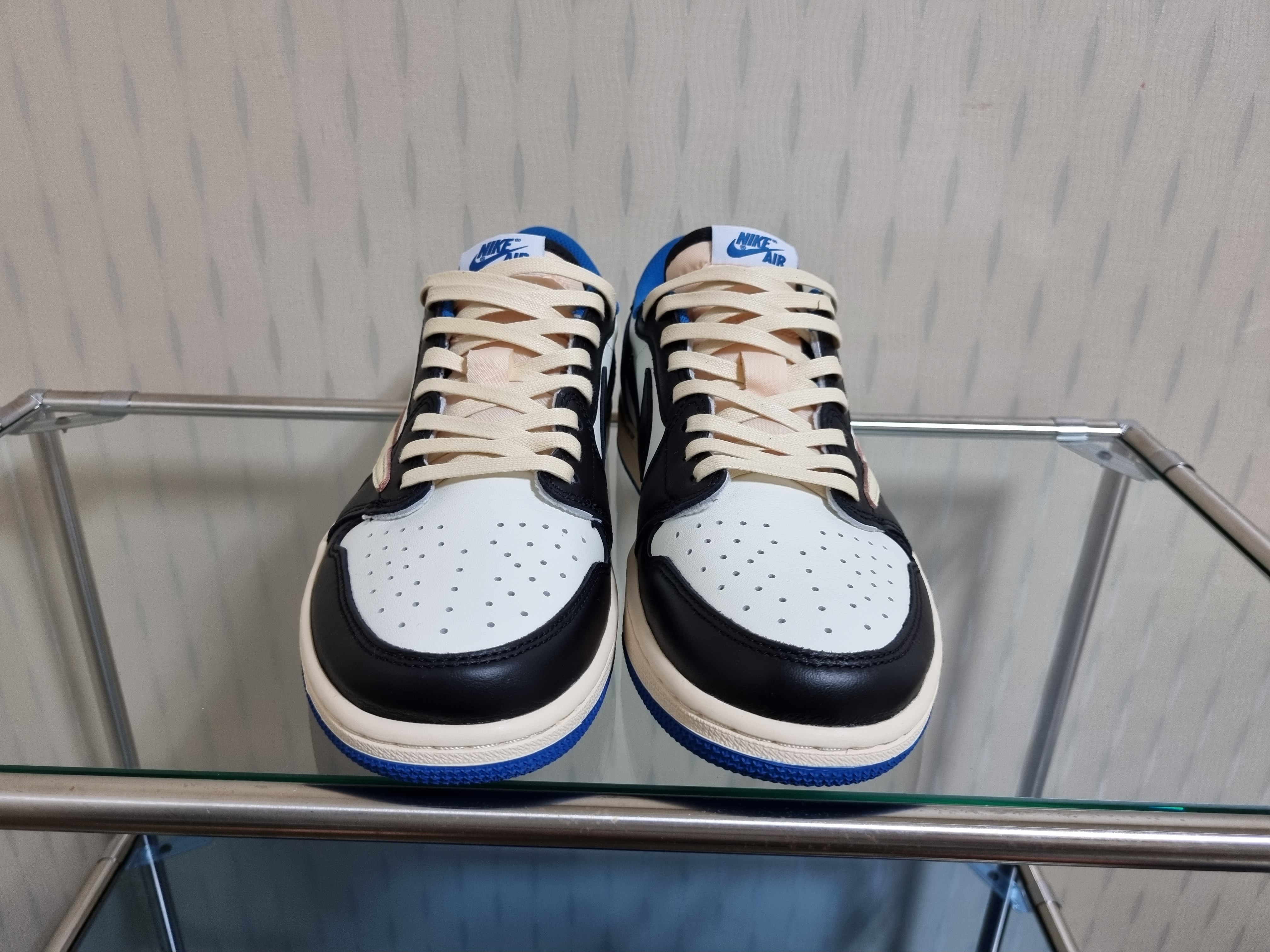 Jordan 1 x Travis Scott x Fragment Retro Low OG SP Military Blue 착용 스타일 - 5