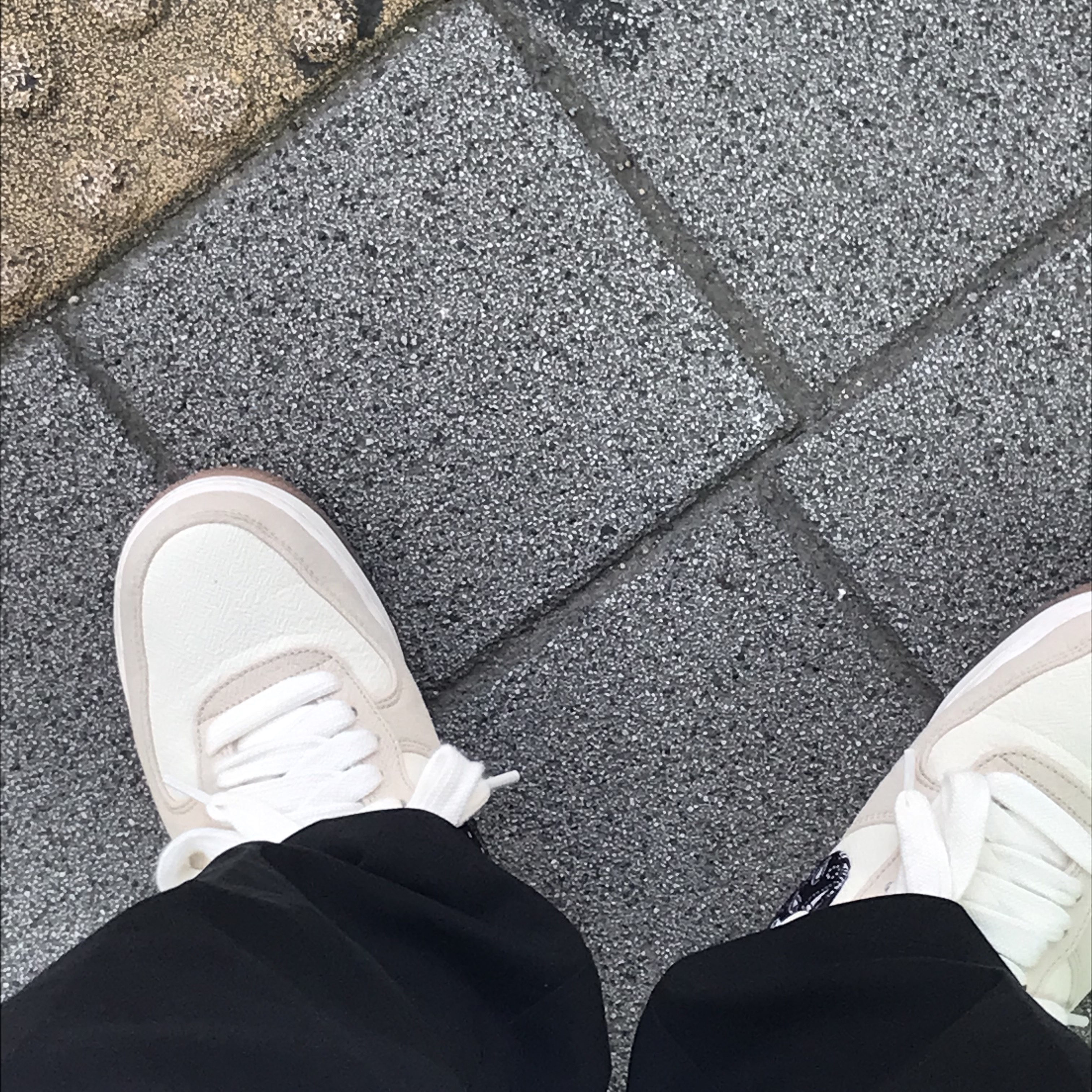 Nike Air Force 1 '07 LV8 Paisley Swoosh 착용 스타일 - 2