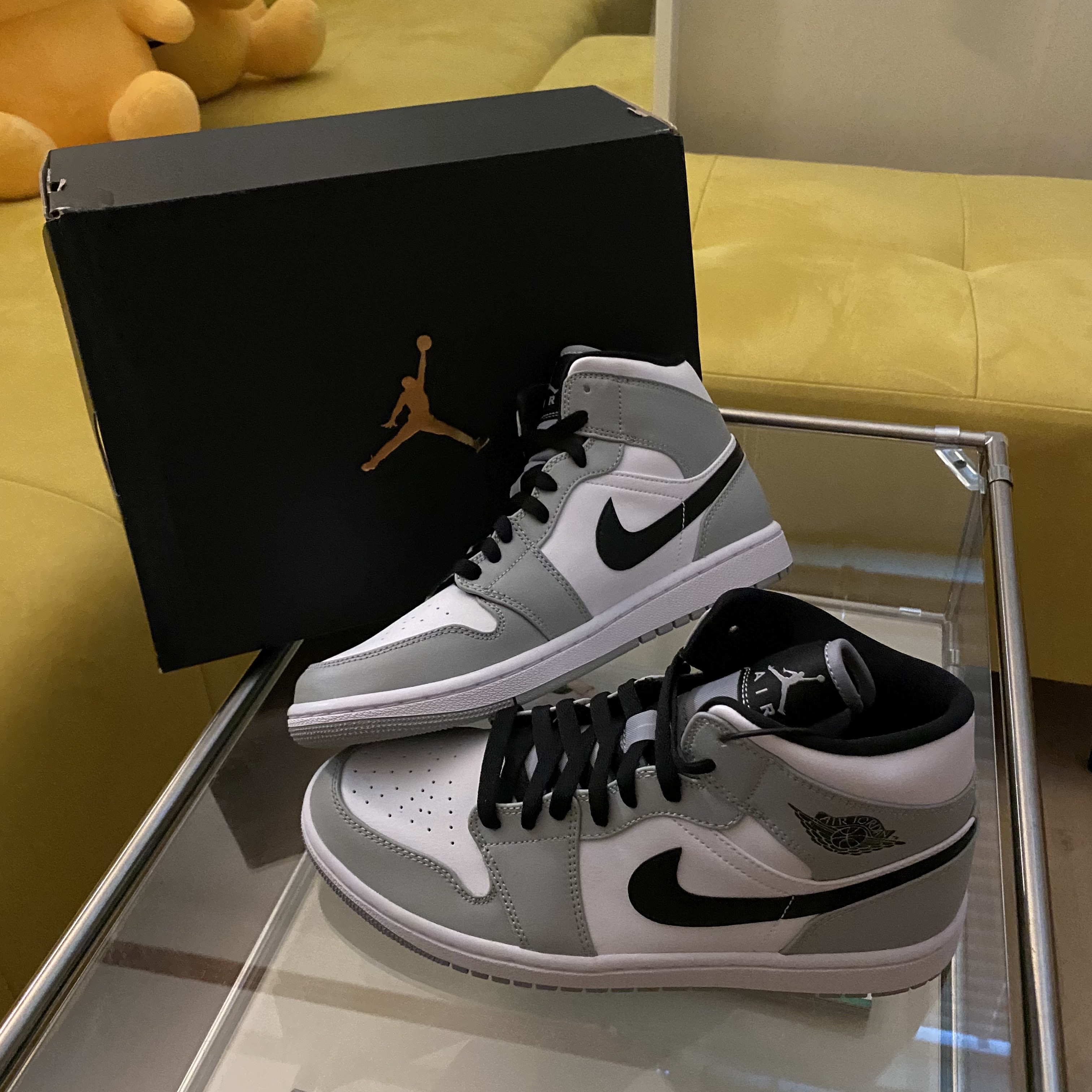 Jordan 1 Mid Light Smoke Grey 착용 스타일