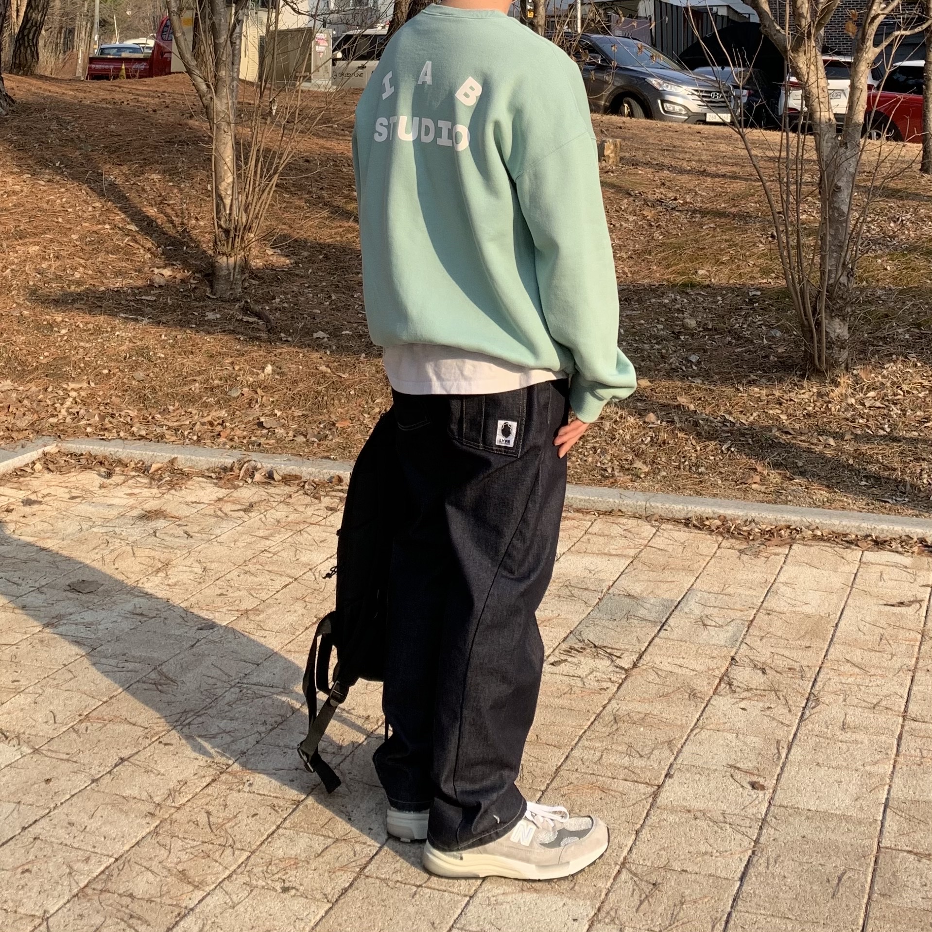 IAB Studio Crewneck Ash Green, New Balance 992 Made in USA Grey - D Standard 착용 스타일 - 3