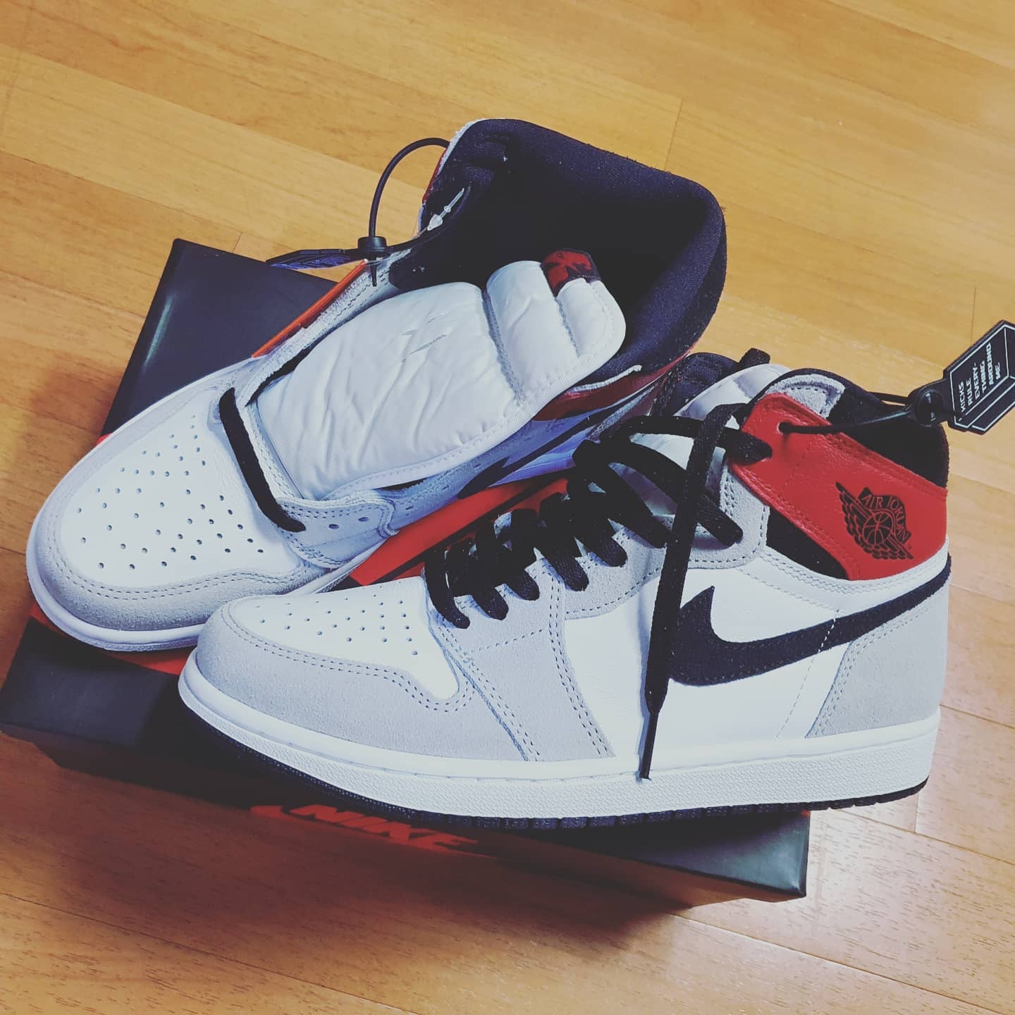 Jordan 1 Retro High OG Light Smoke Grey 착용 스타일 - 1