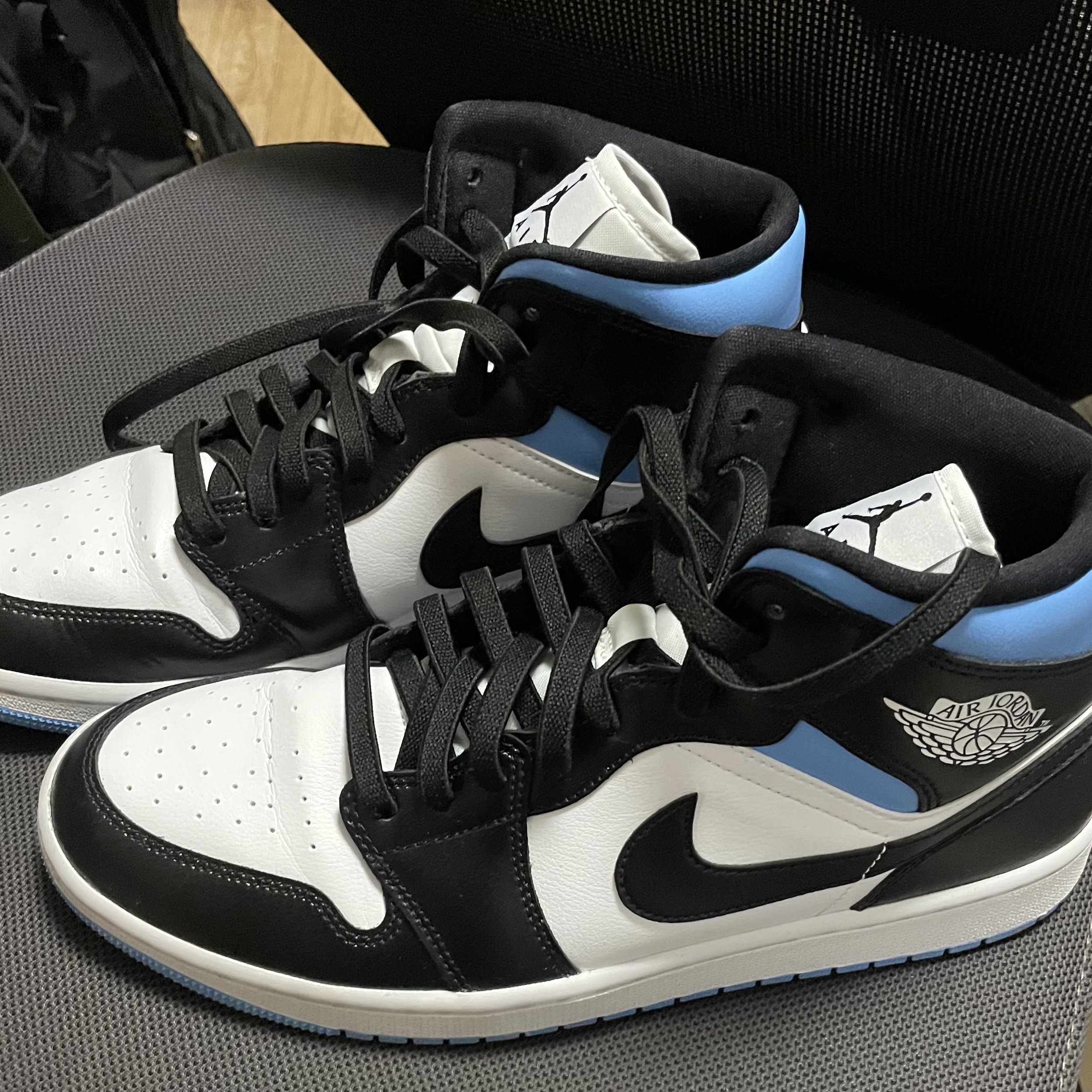(W) Jordan 1 Mid White Black University Blue 착용 스타일
