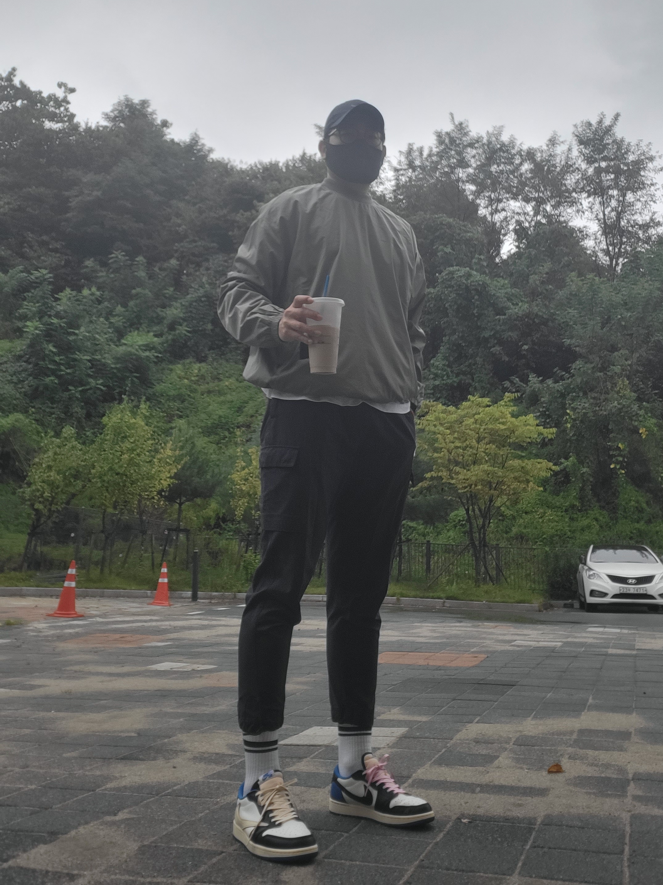 Jordan 1 x Travis Scott x Fragment Retro Low OG SP Military Blue 착용 스타일 - 1