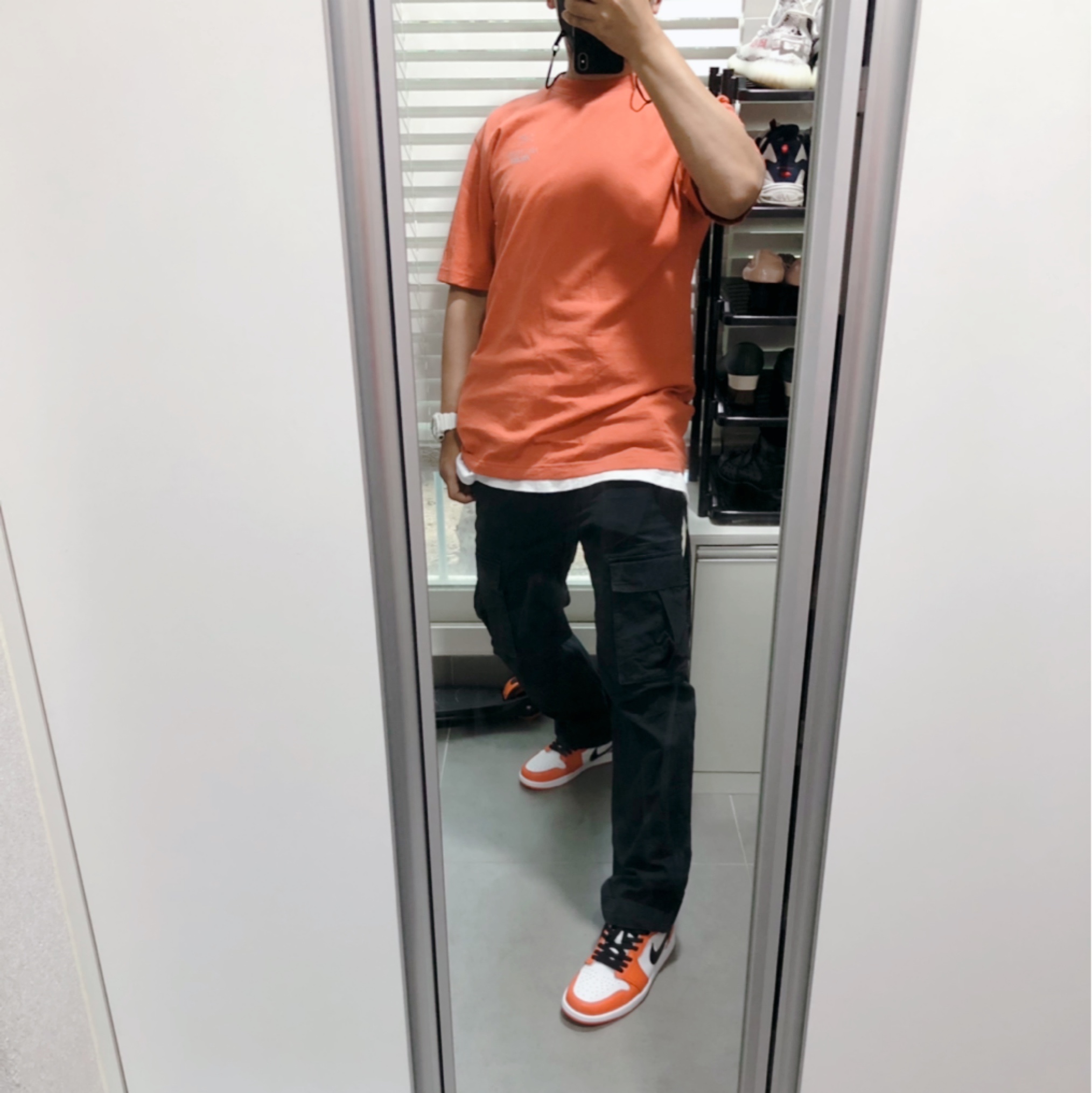 Jordan 1 Low OG Starfish, Palace x Arc'teryx T-Shirt Ochre - 20FW 착용 스타일 - 2