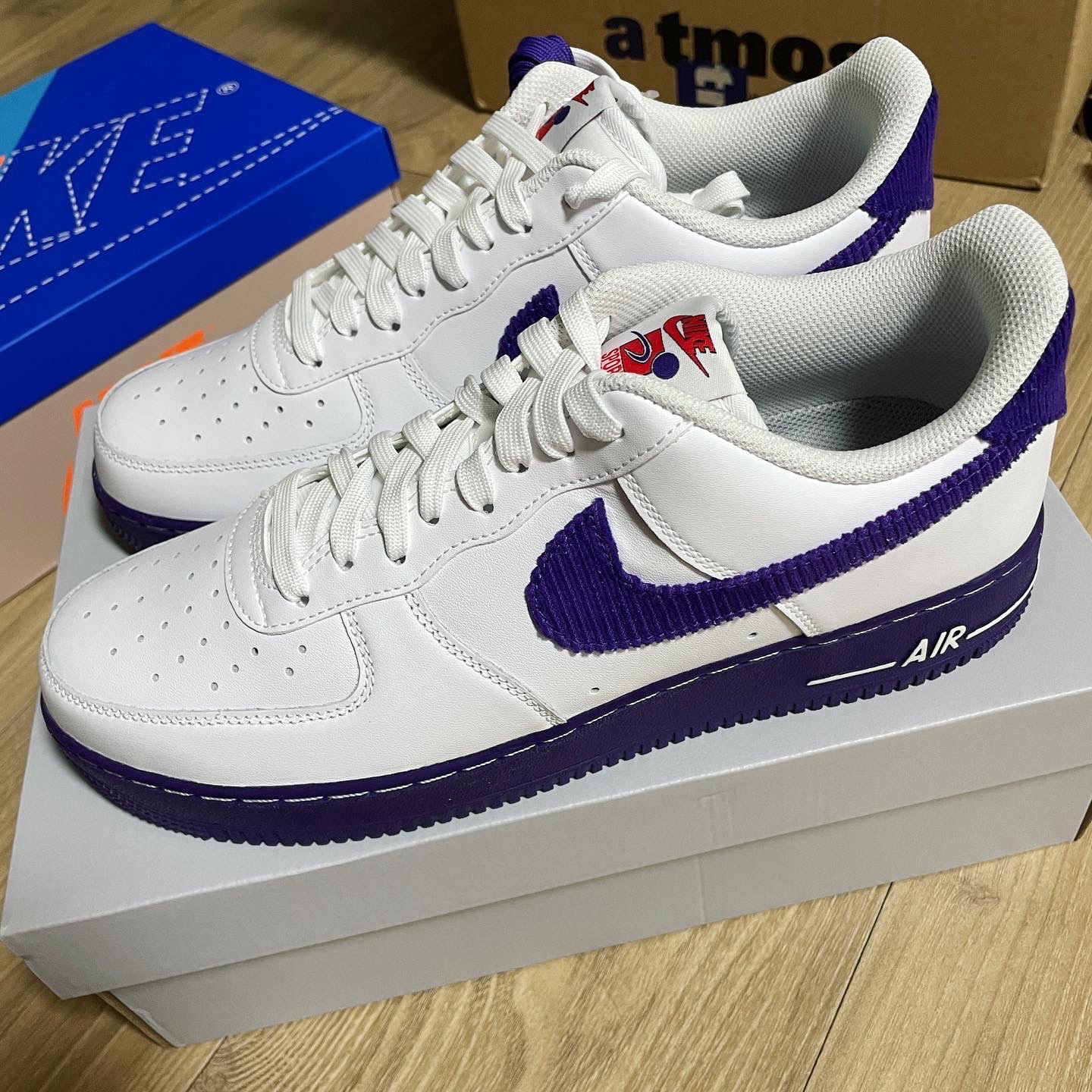 Nike Air Force 1 '07 LV8 EMB White and Court Purple 착용 스타일 - 1