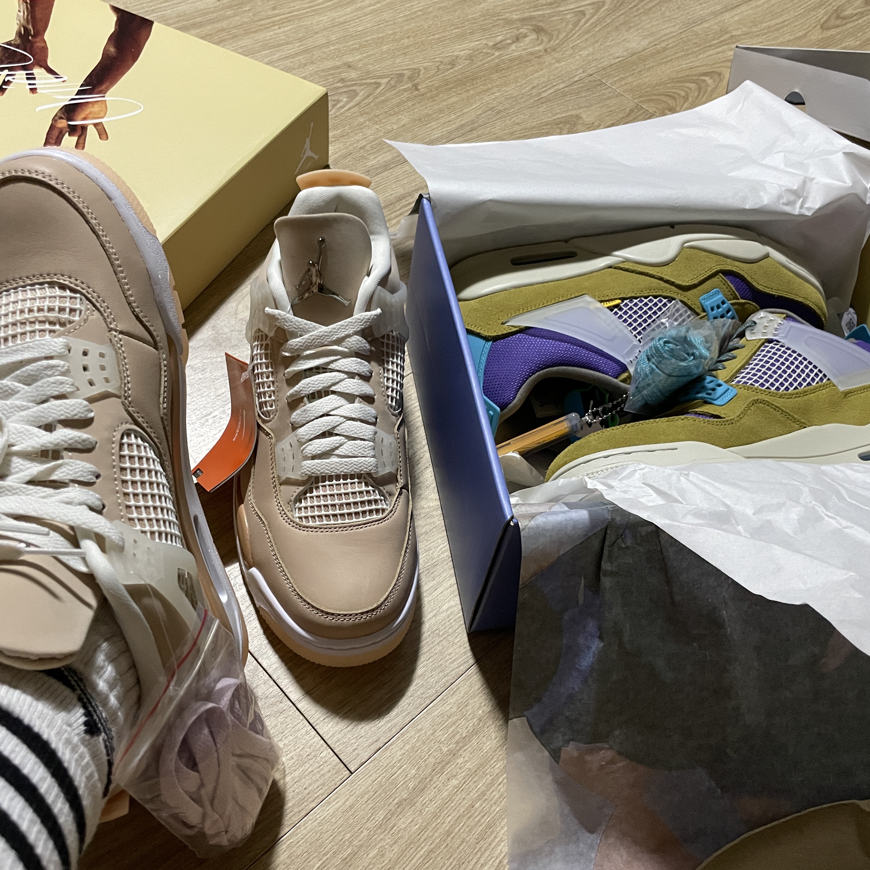 (W) Jordan 4 Retro Shimmer, Jordan 4 x Union Retro SP Desert Moss 착용 스타일