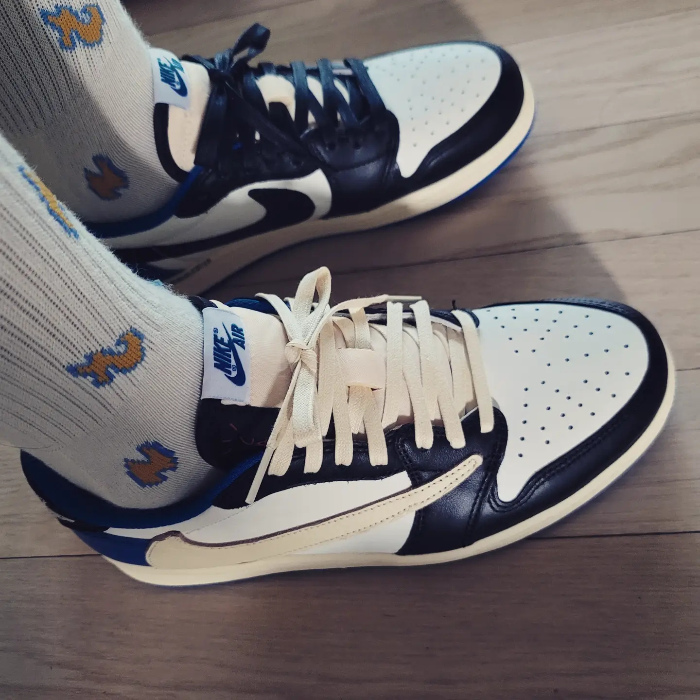 Jordan 1 x Travis Scott x Fragment Retro Low OG SP Military Blue 착용 스타일 - 2