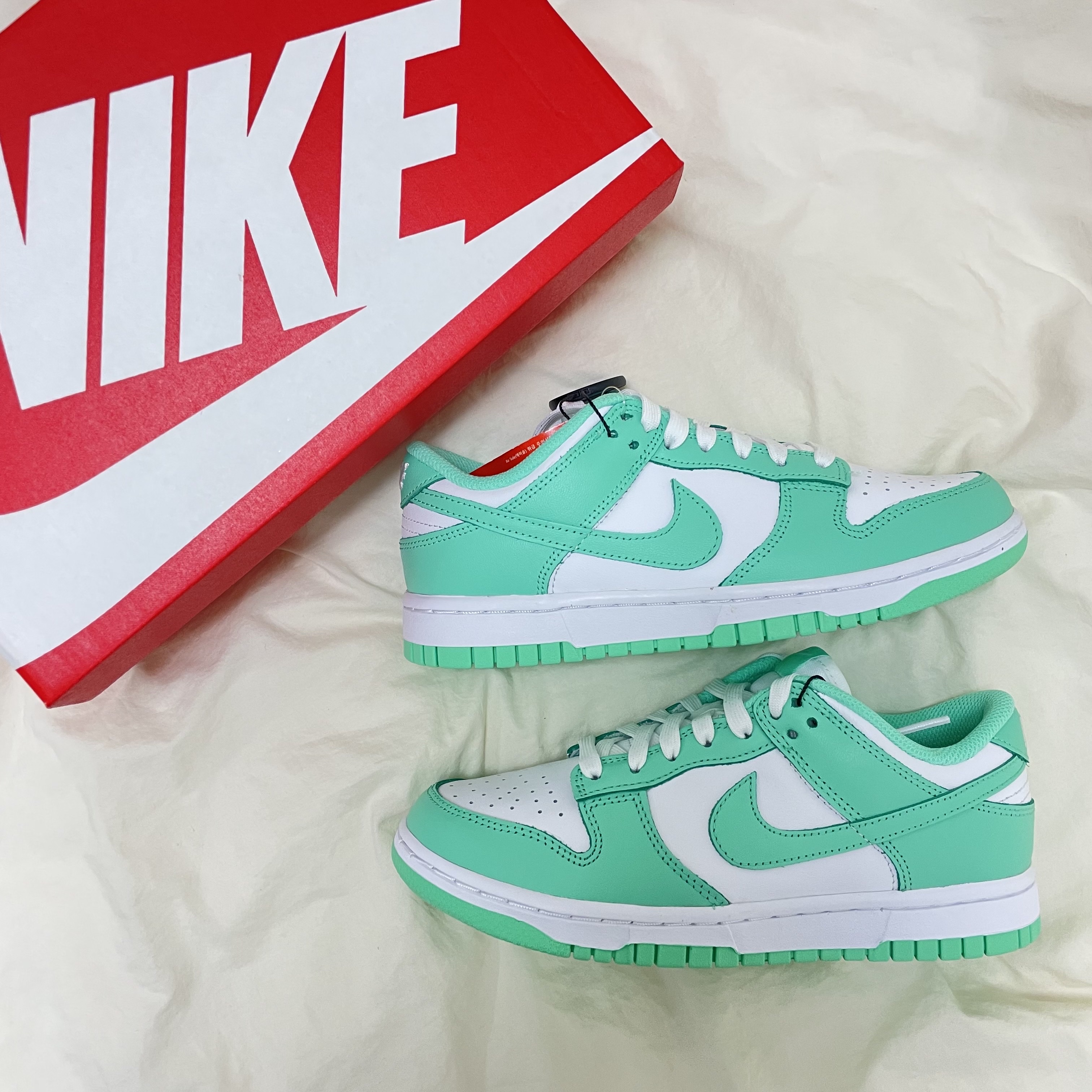 (W) Nike Dunk Low Green Glow 착용 스타일
