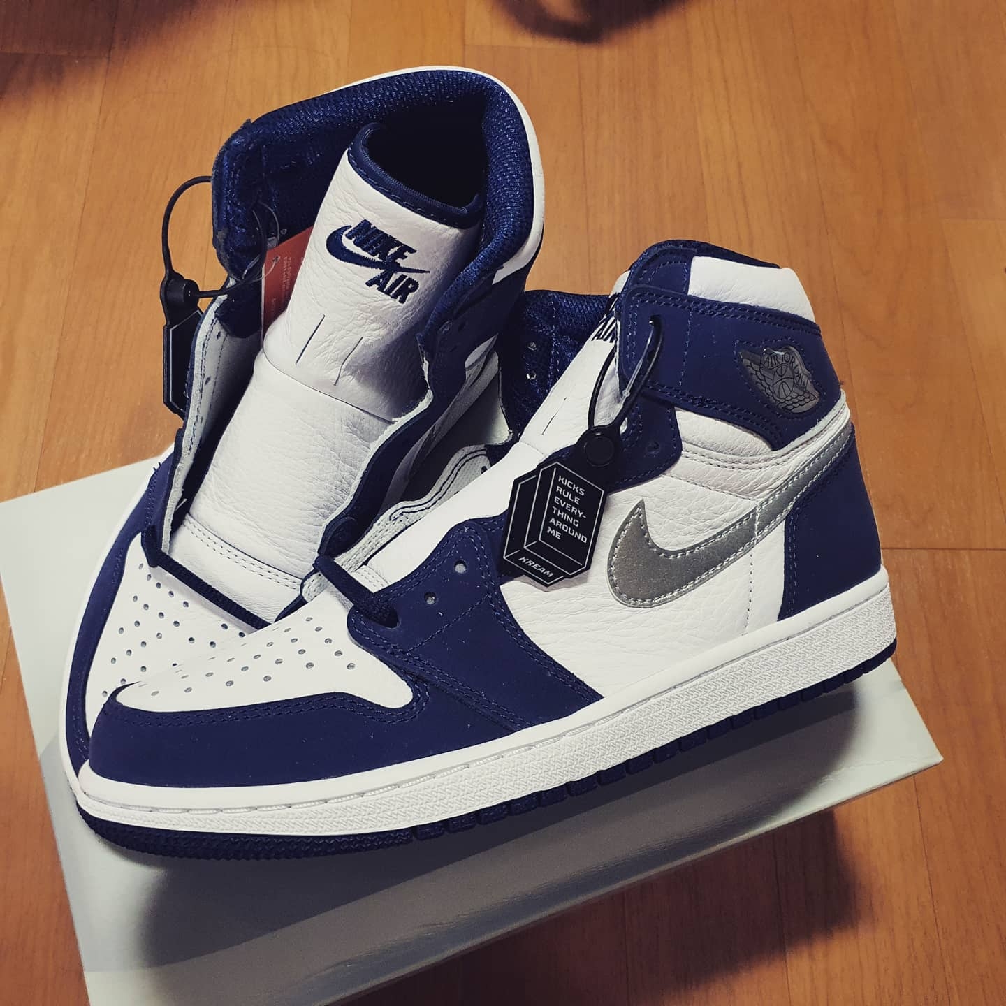 Jordan 1 Retro High OG CO.JP Midnight Navy 착용 스타일 - 2