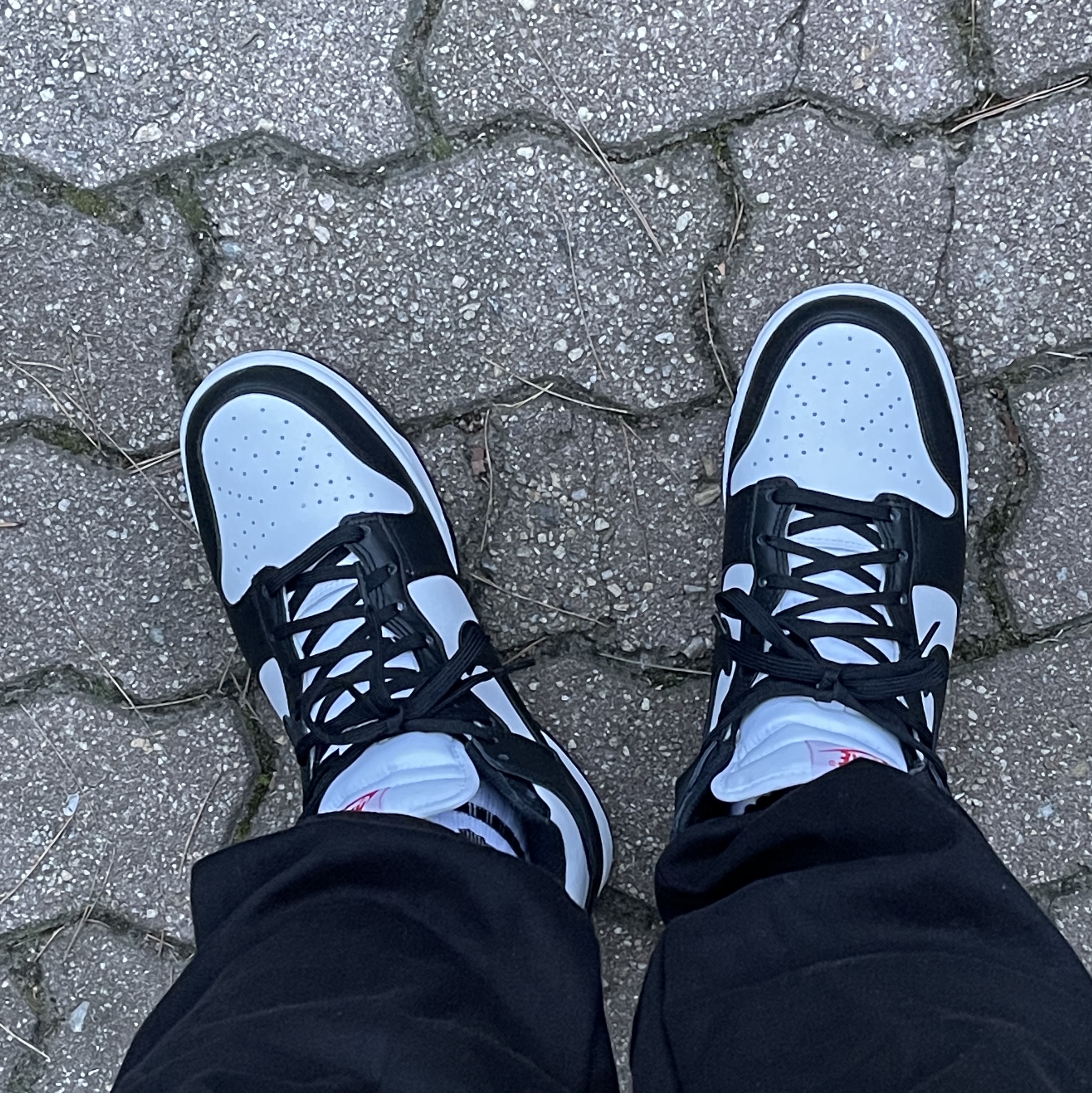 (W) Nike Dunk High Black and White, Nike Dunk High Retro Black and White 착용 스타일 - 1