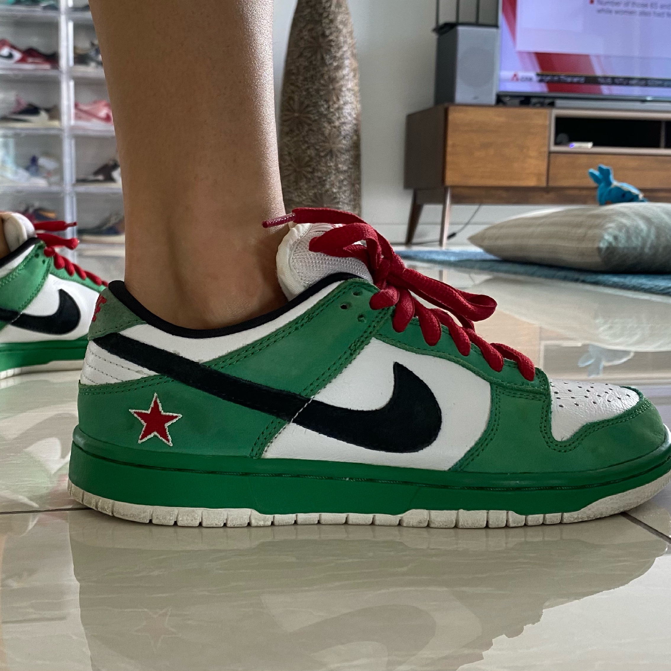 Nike SB Dunk Low Heineken 착용 스타일