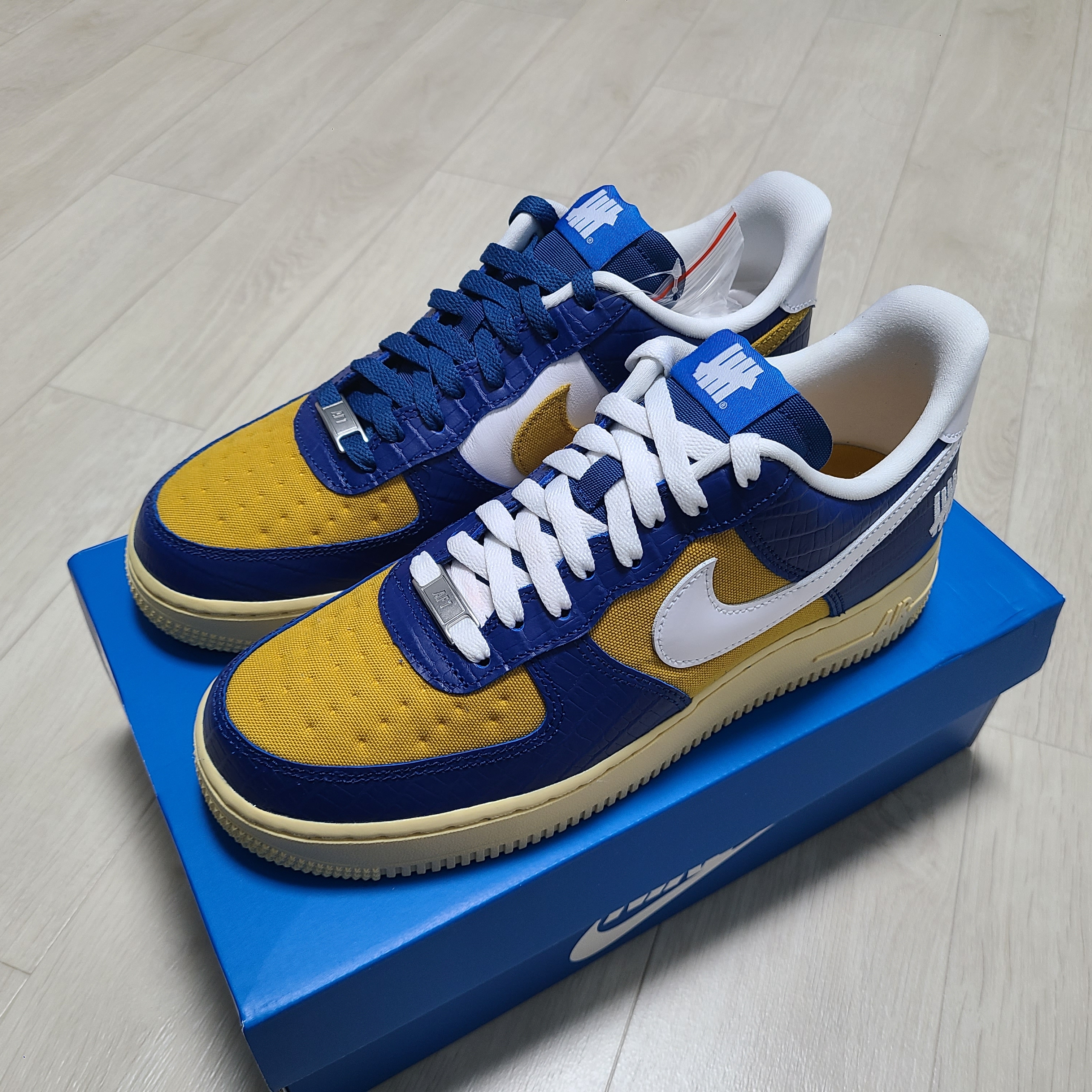 Nike x Undefeated Air Force 1 Low SP 5 On It Court Blue 착용 스타일 - 2