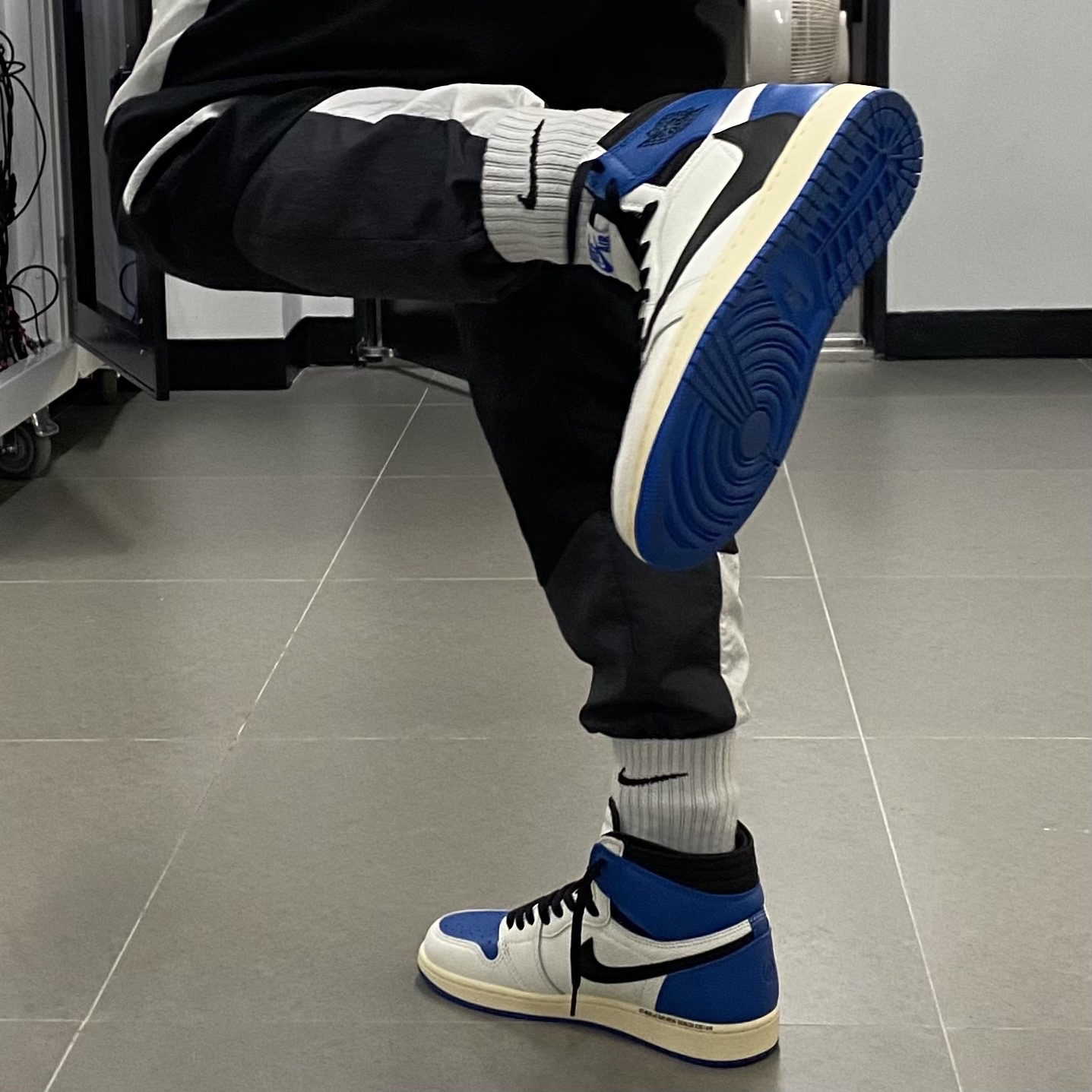 Jordan 1 x Travis Scott x Fragment Retro High OG SP Military Blue 착용 스타일