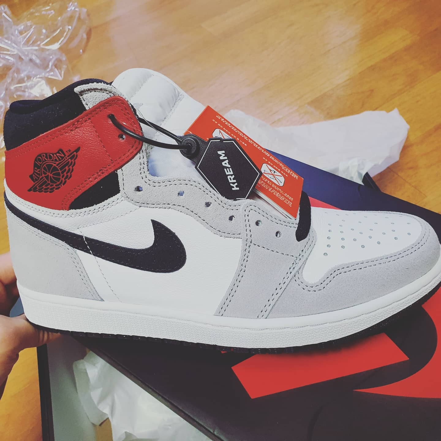 Jordan 1 Retro High OG Light Smoke Grey 착용 스타일 - 2