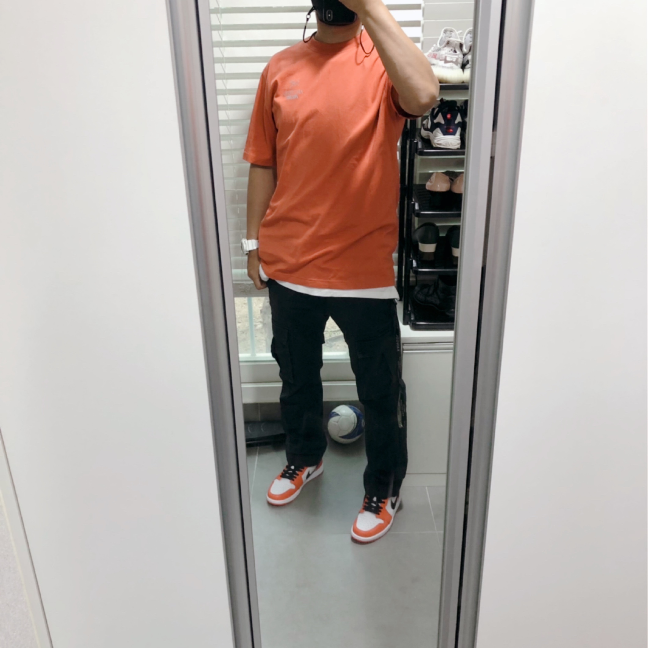 Jordan 1 Low OG Starfish, Palace x Arc'teryx T-Shirt Ochre - 20FW 착용 스타일 - 1