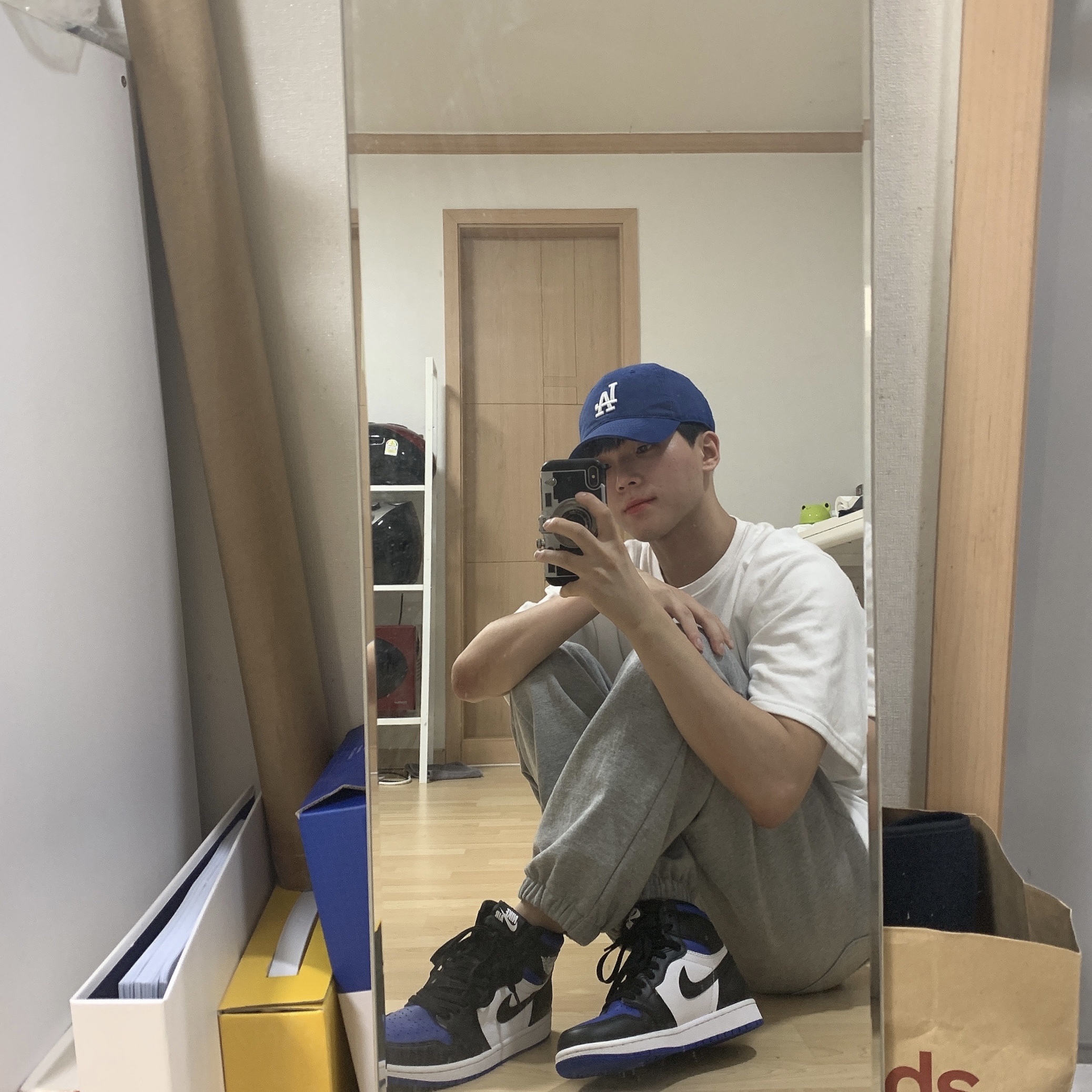 Jordan 1 Retro High OG Royal Toe 착용 스타일 - 1