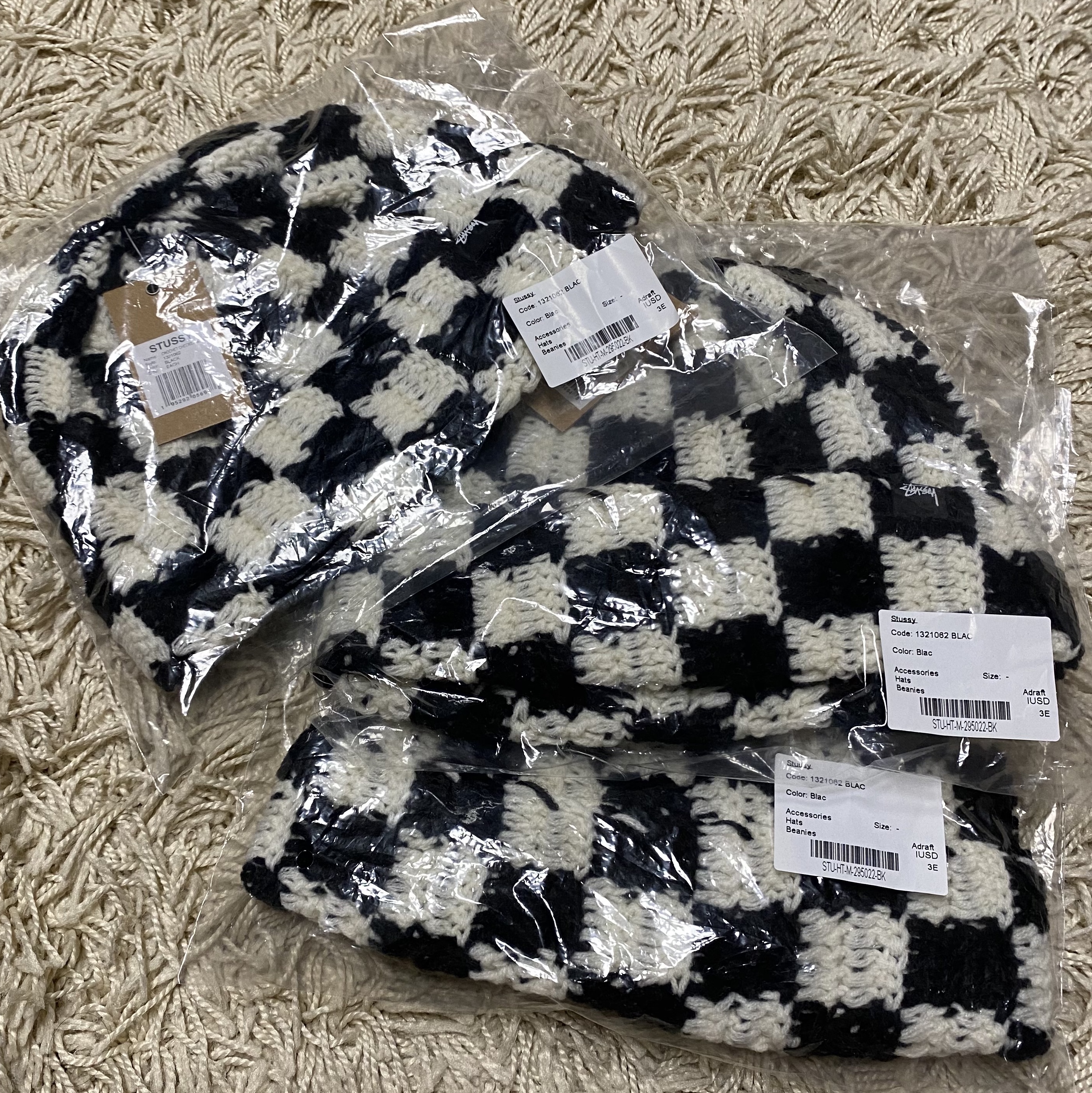 Stussy Crochet Checker Beanie Black 착용 스타일
