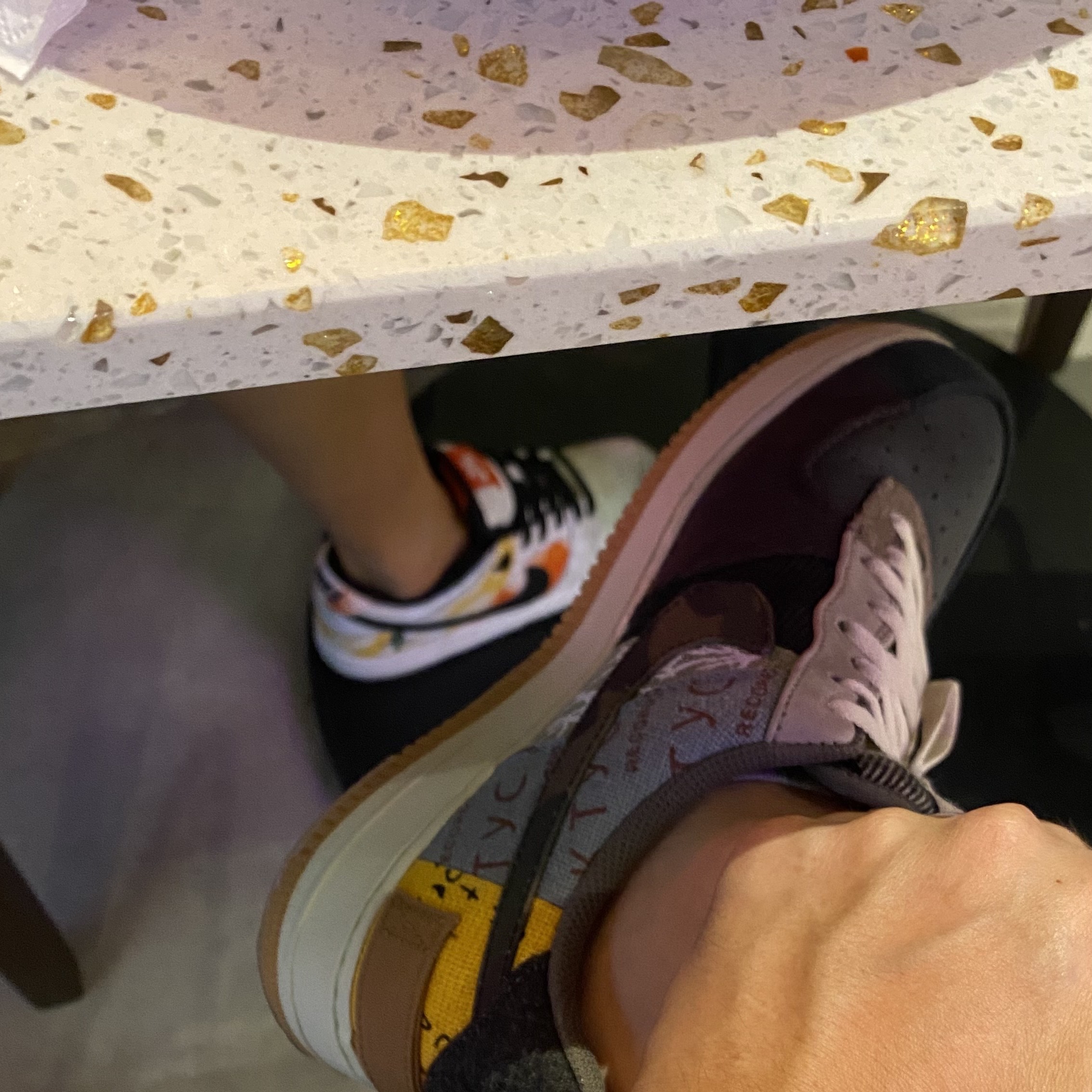 Nike SB Dunk Low Raygun Tie-Dye White, Nike x Travis Scott Air Force 1 Low Cactus Jack 착용 스타일