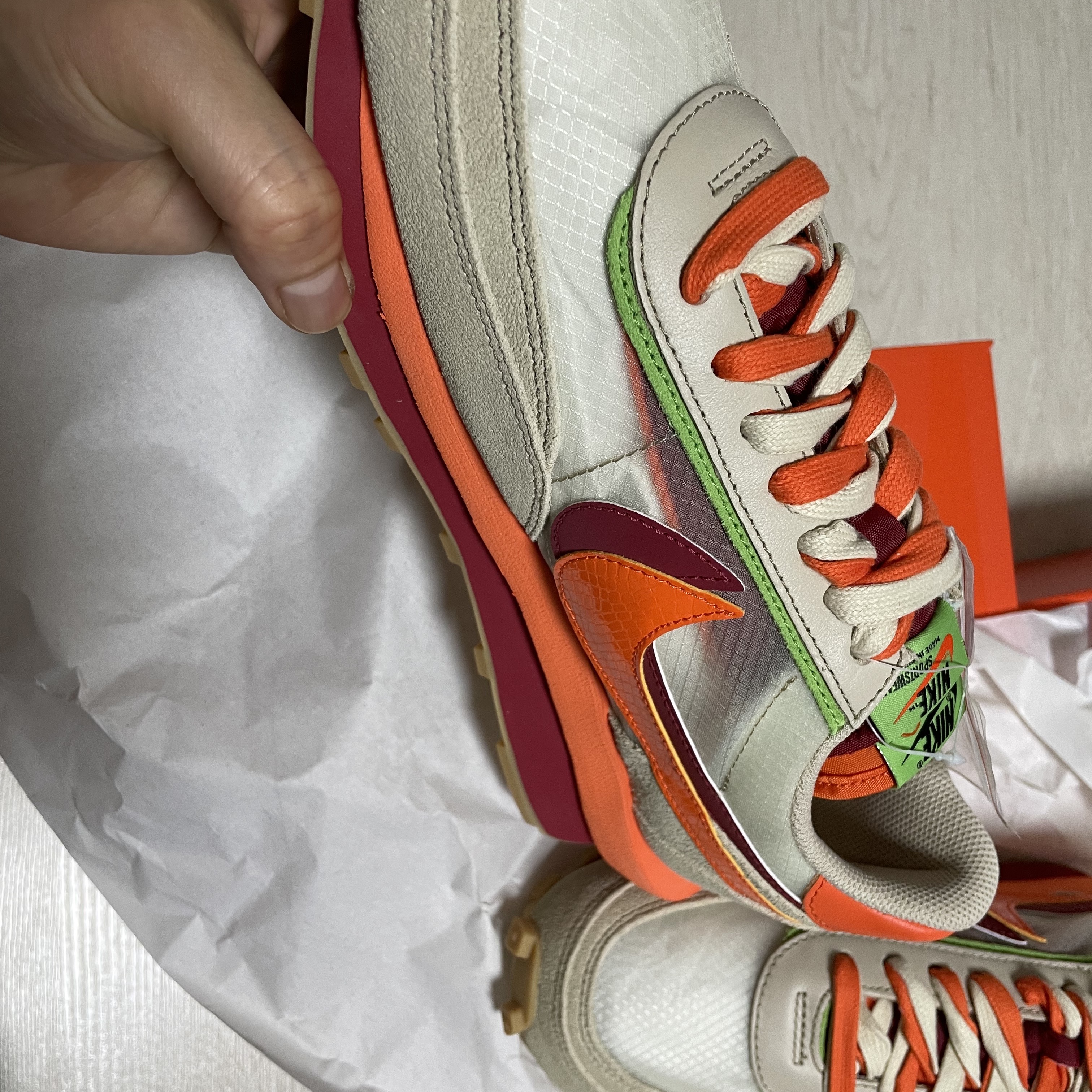 Nike x Sacai x Clot LDWaffle Orange Blaze, Jordan 1 Low OG Starfish 착용 스타일 - 3