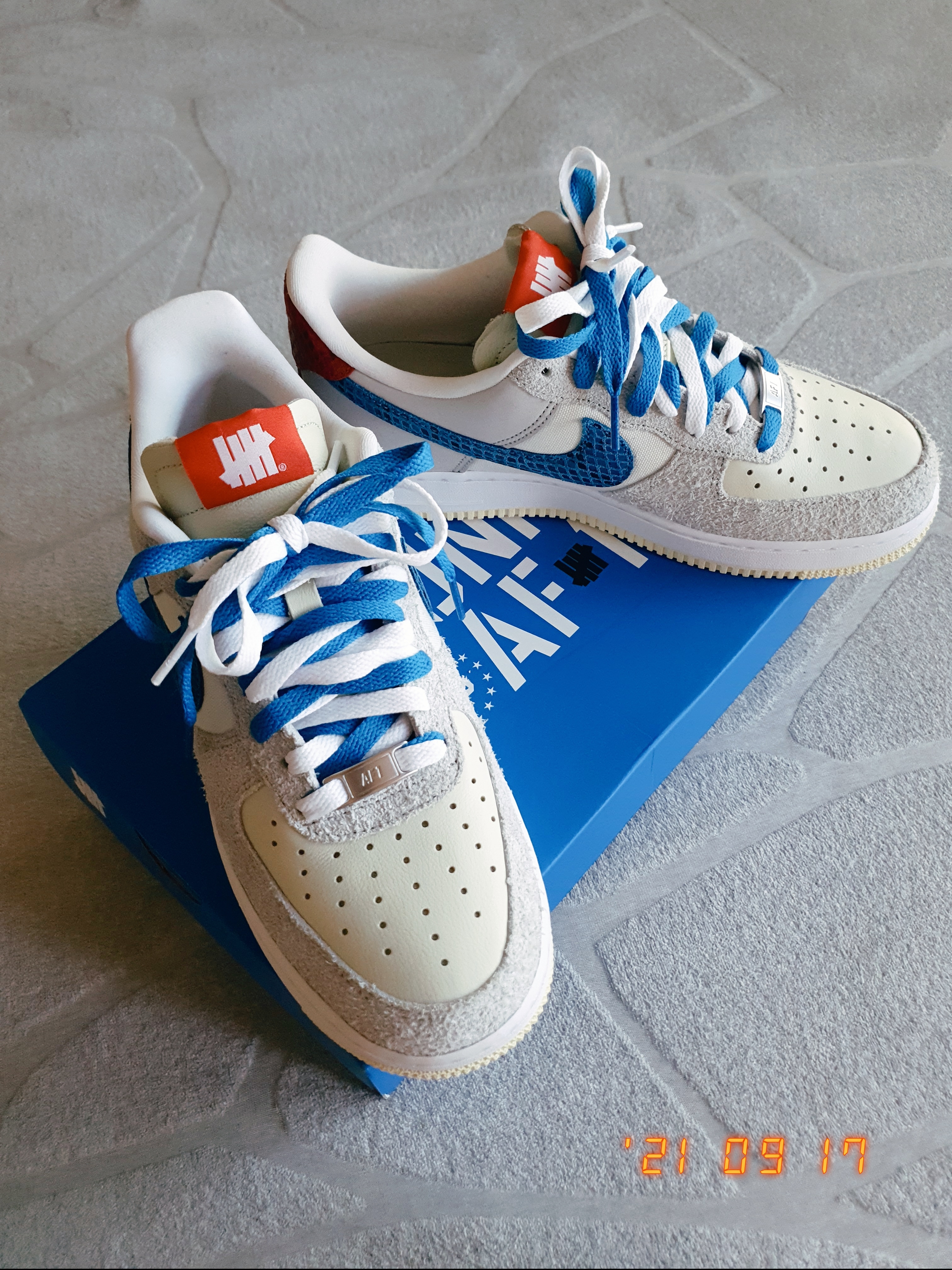 Nike x Undefeated Air Force 1 Low SP 5 On It, Nike x Sacai VaporWaffle Black White 착용 스타일 - 2