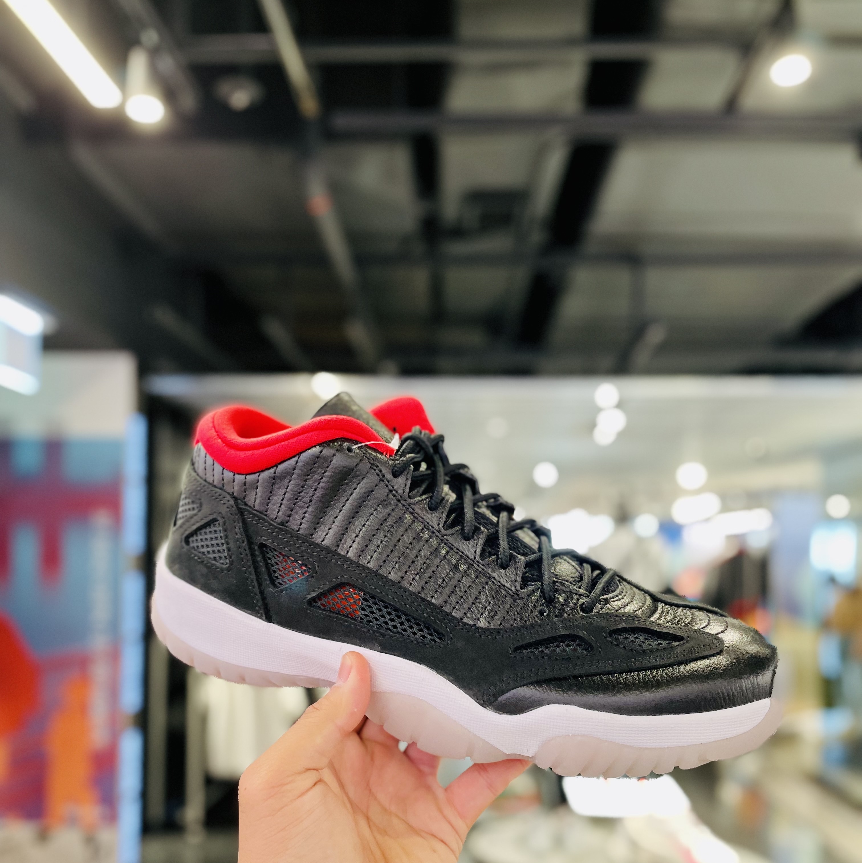 Jordan 11 Retro Low IE Bred 2021 착용 스타일