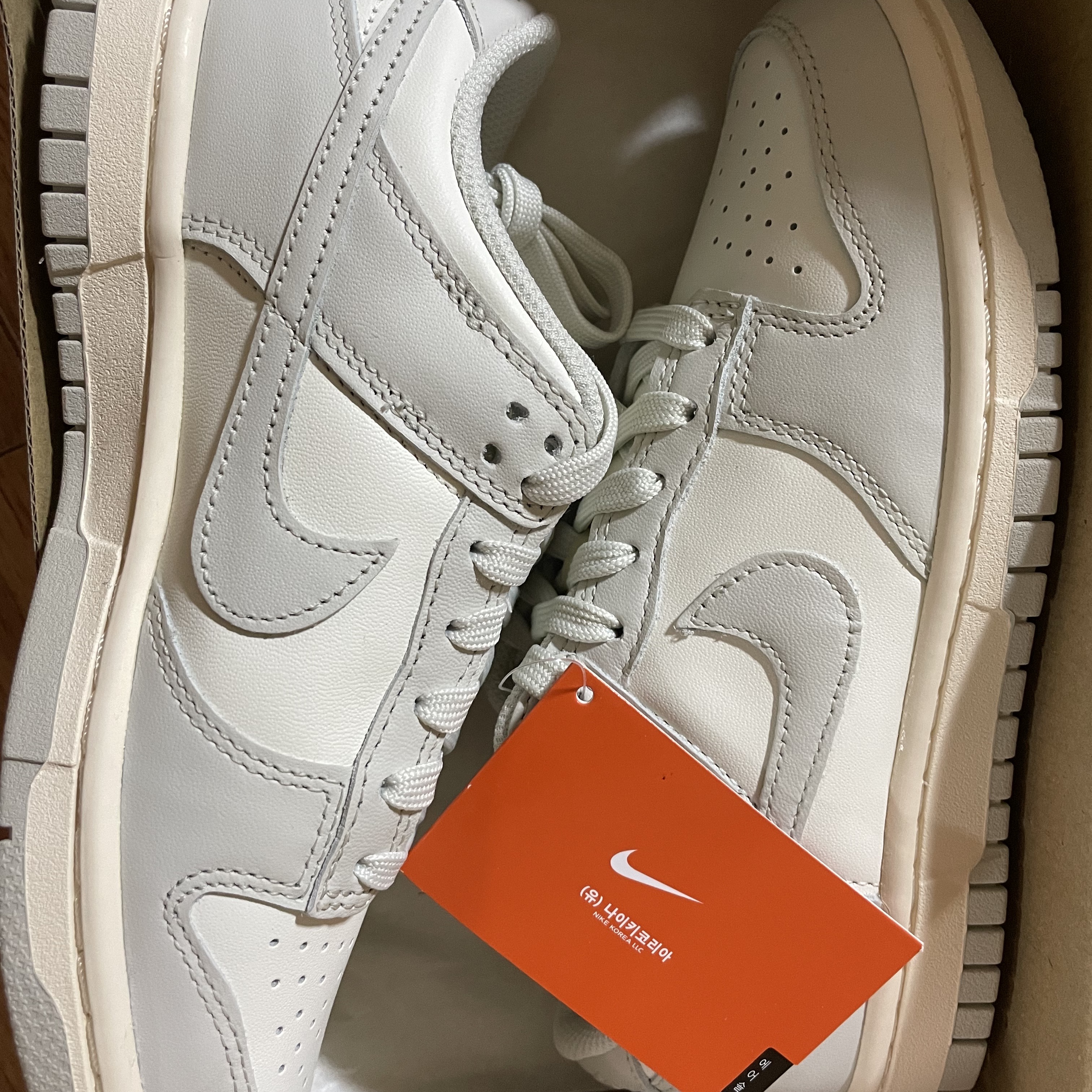 (W) Nike Dunk Low Light Bone 착용 스타일 - 2