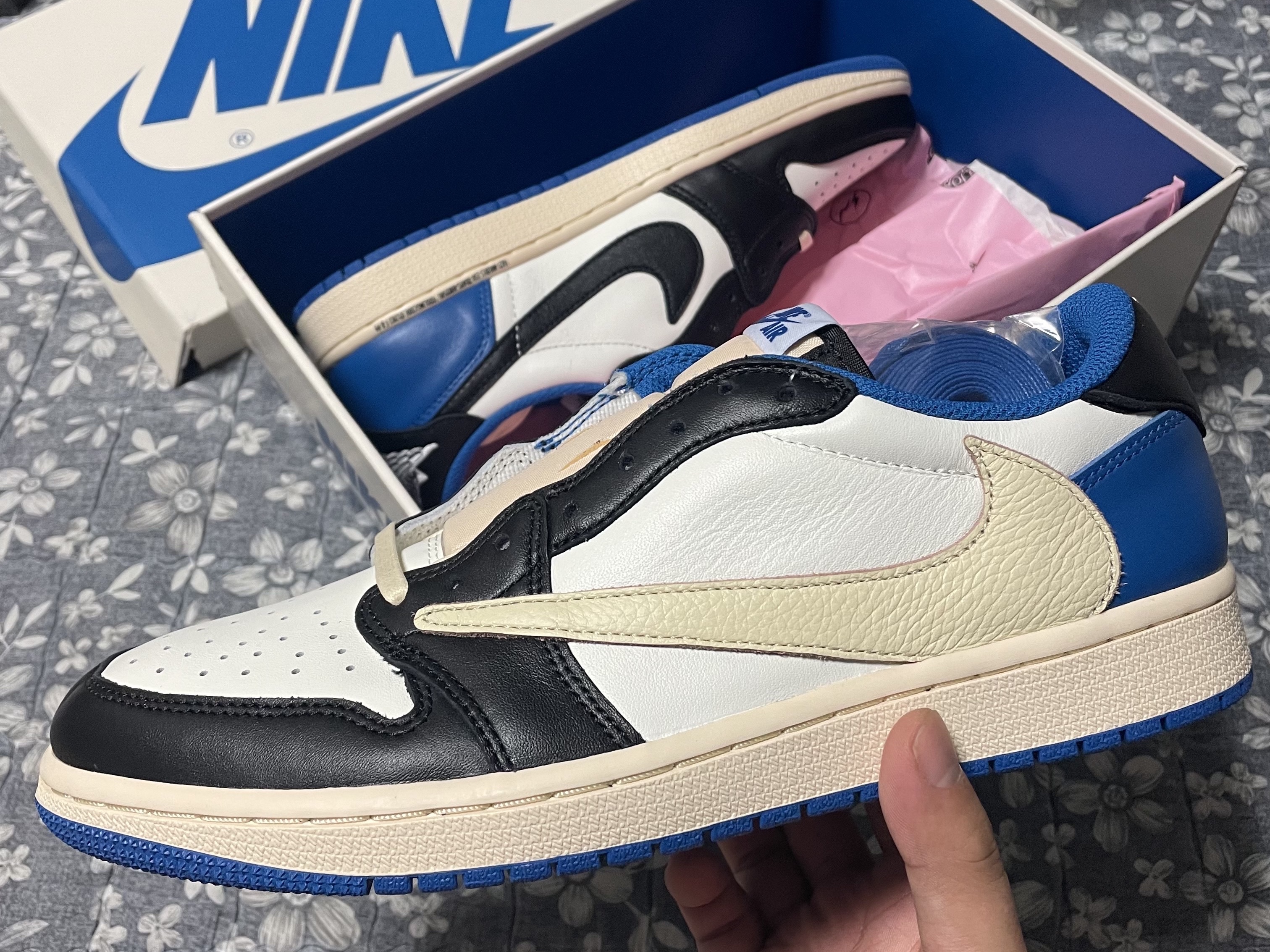 Jordan 1 x Travis Scott x Fragment Retro Low OG SP Military Blue 착용 스타일