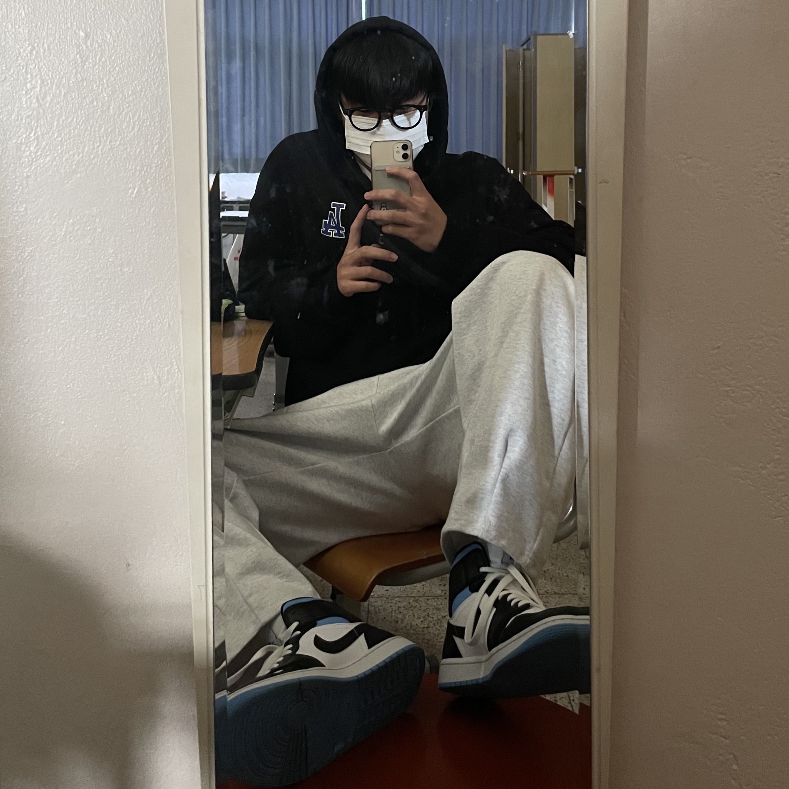(W) Jordan 1 Mid White Black University Blue 착용 스타일