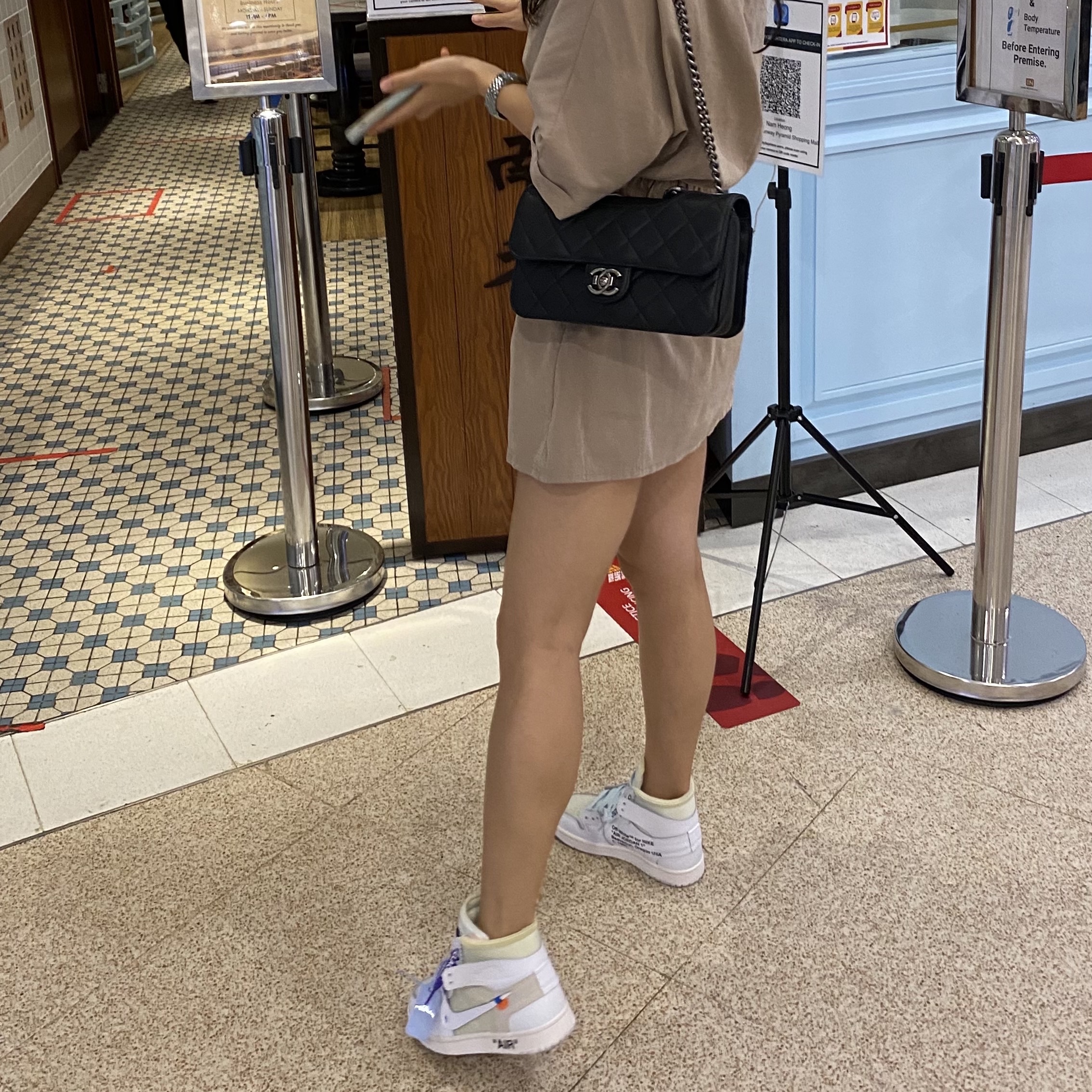 (GS) Jordan 1 x Off-White Retro High White 착용 스타일