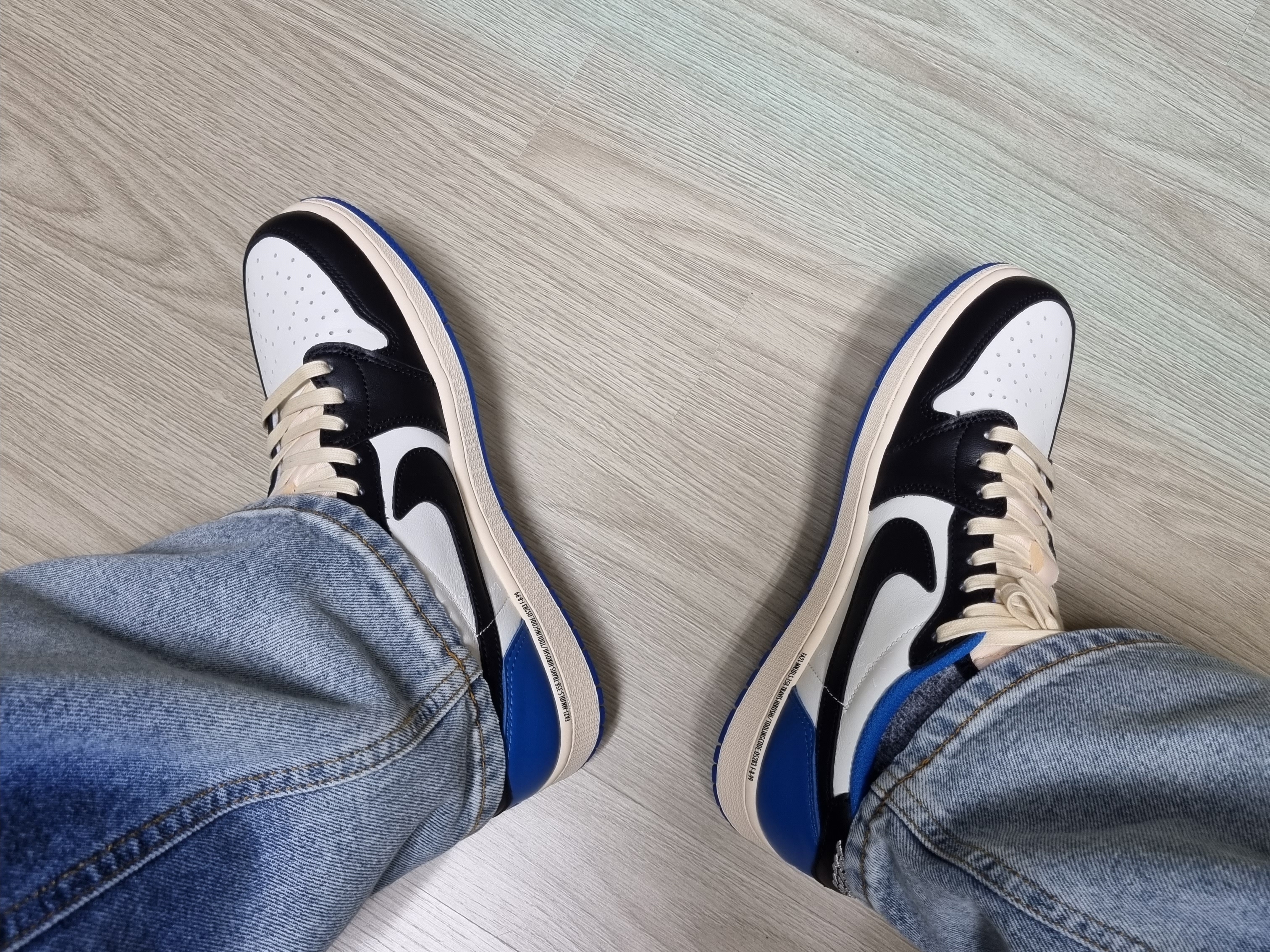 Jordan 1 x Travis Scott x Fragment Retro Low OG SP Military Blue 착용 스타일 - 1