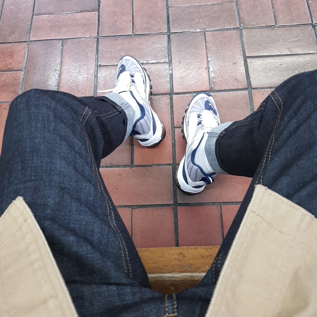 Nike Air Max 98 Tour Yellow 착용 스타일