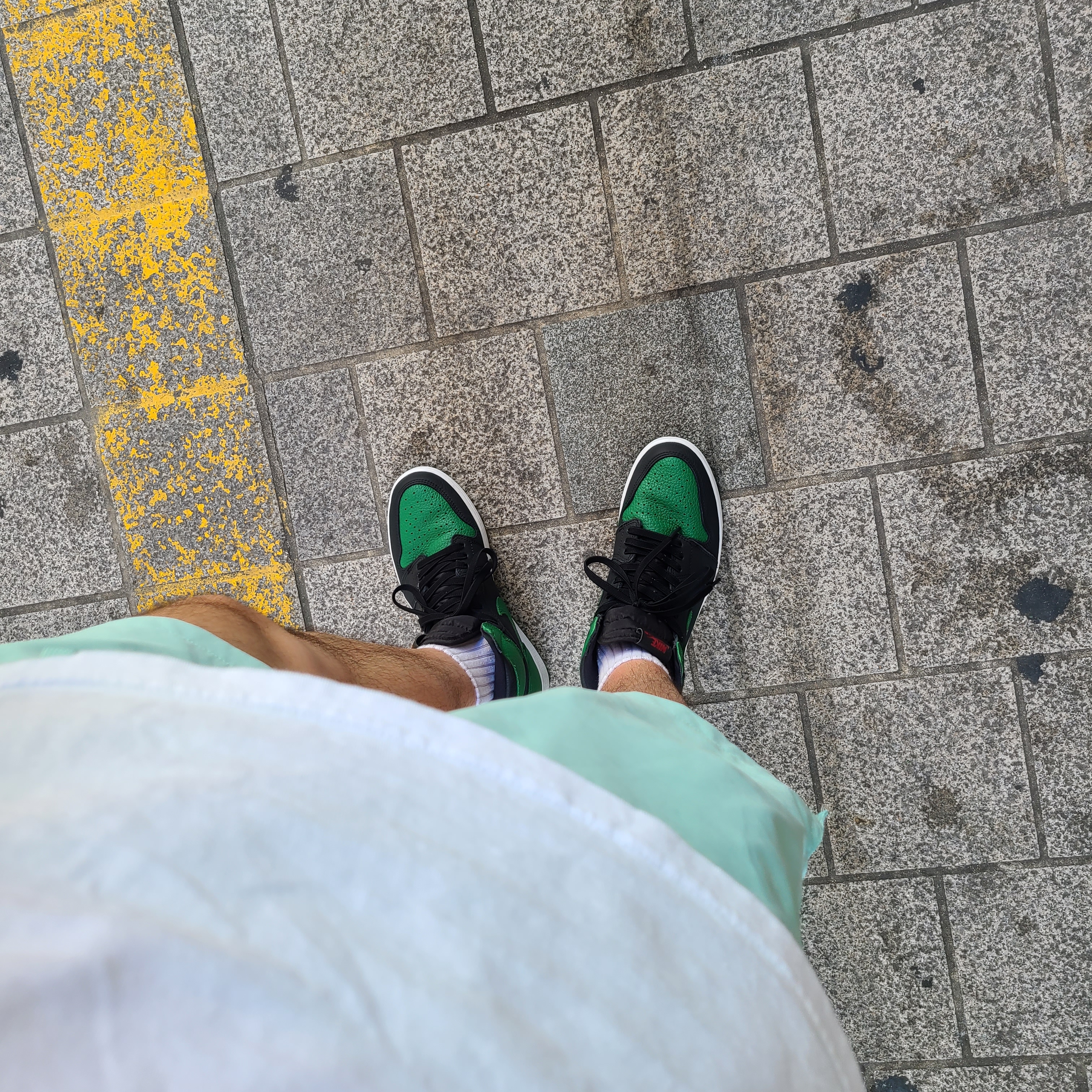 Jordan 1 Retro High OG Pine Green Black 착용 스타일